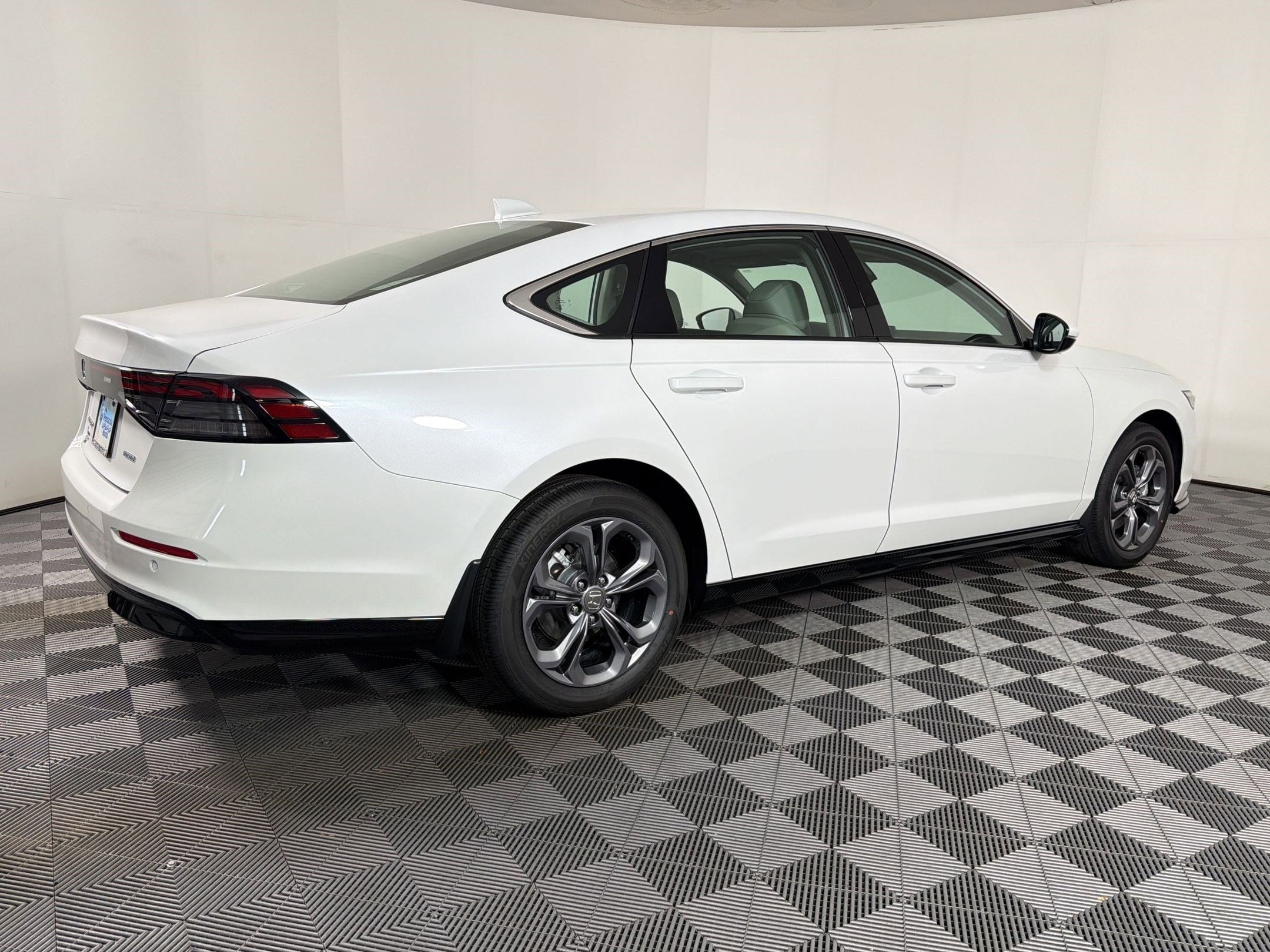 2026 Honda Accord Hybrid EX-L - Photo 6
