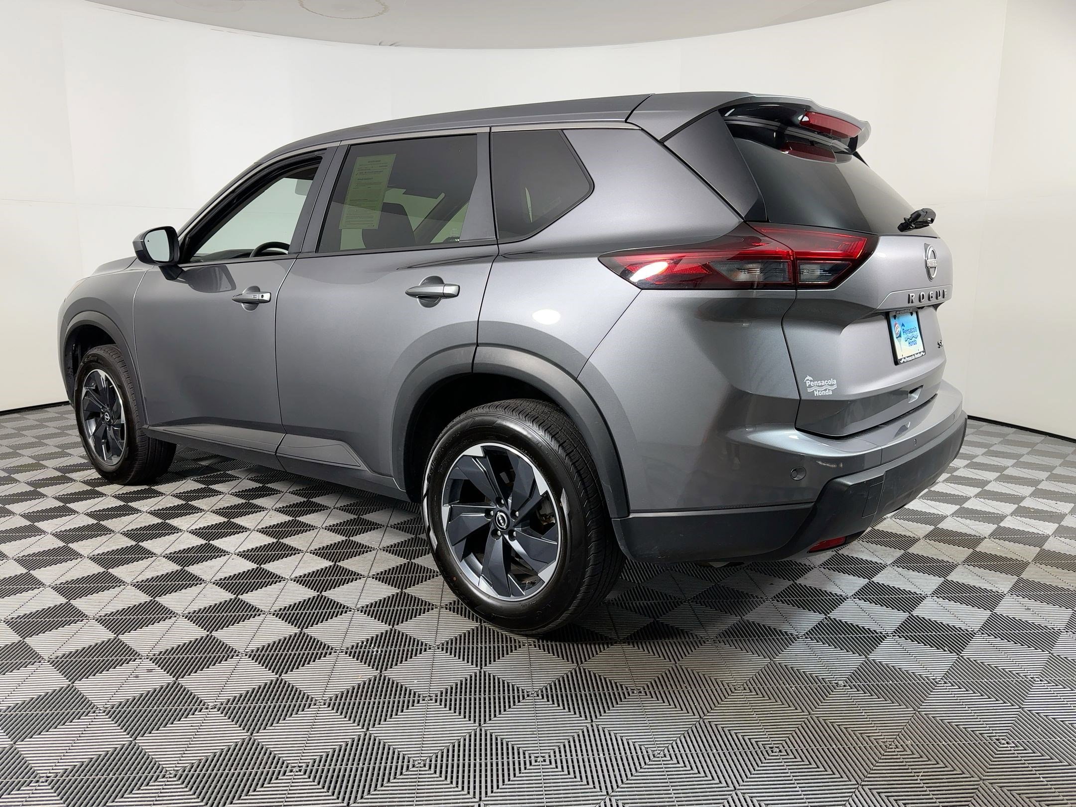 2024 Nissan Rogue SV photo 3