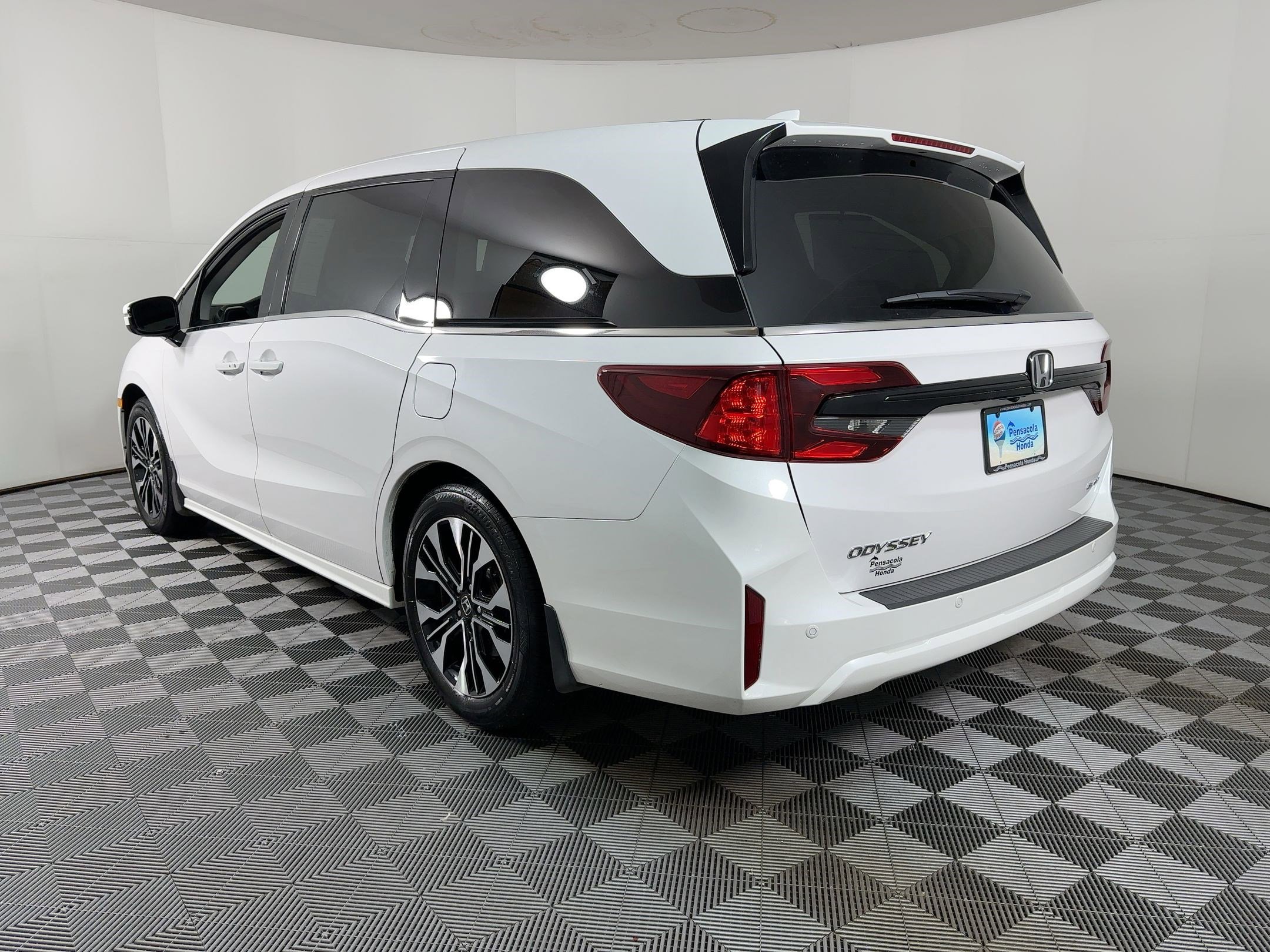 2025 Honda Odyssey Elite photo 2