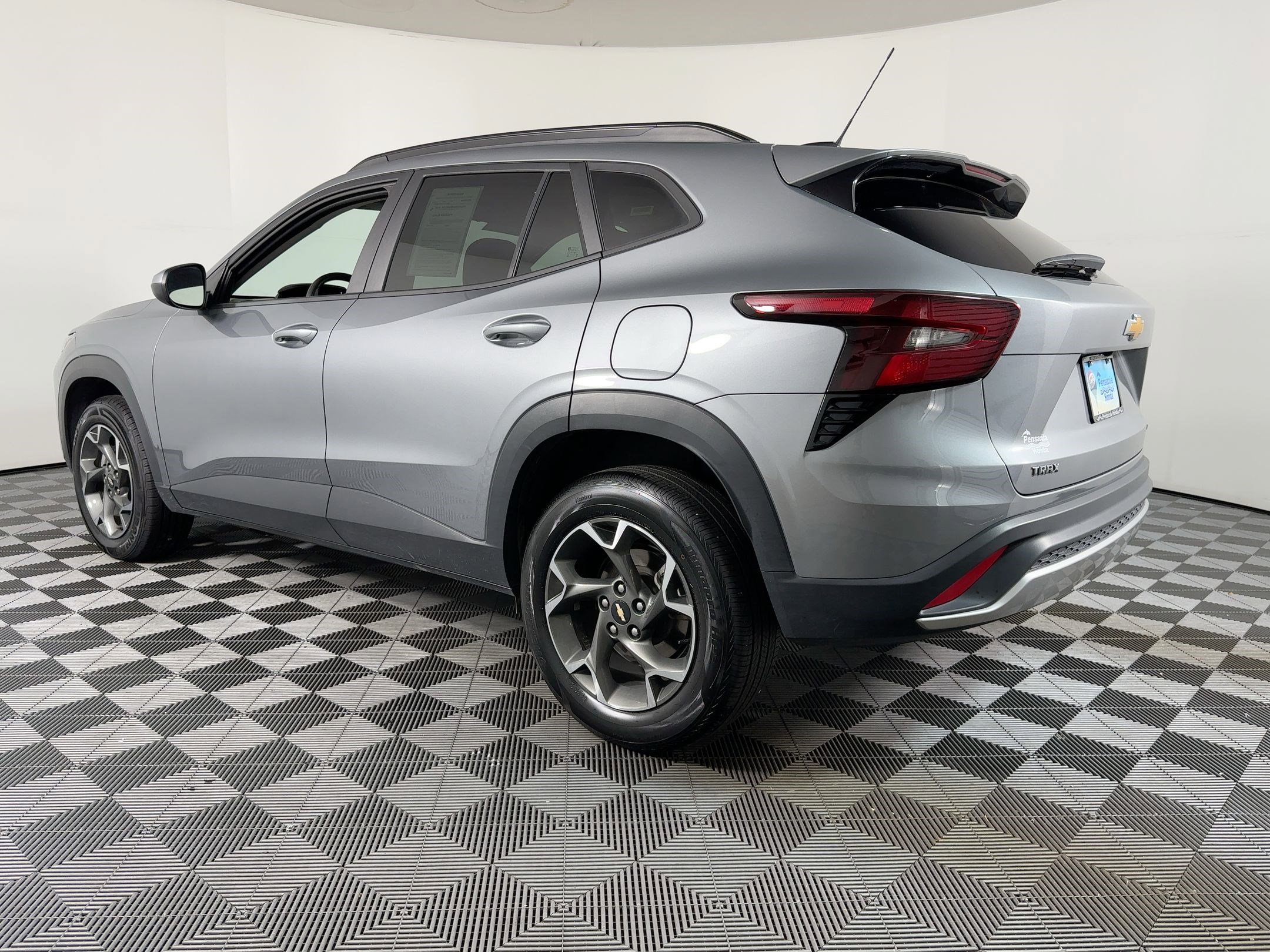 2024 Chevrolet Trax LT photo 3
