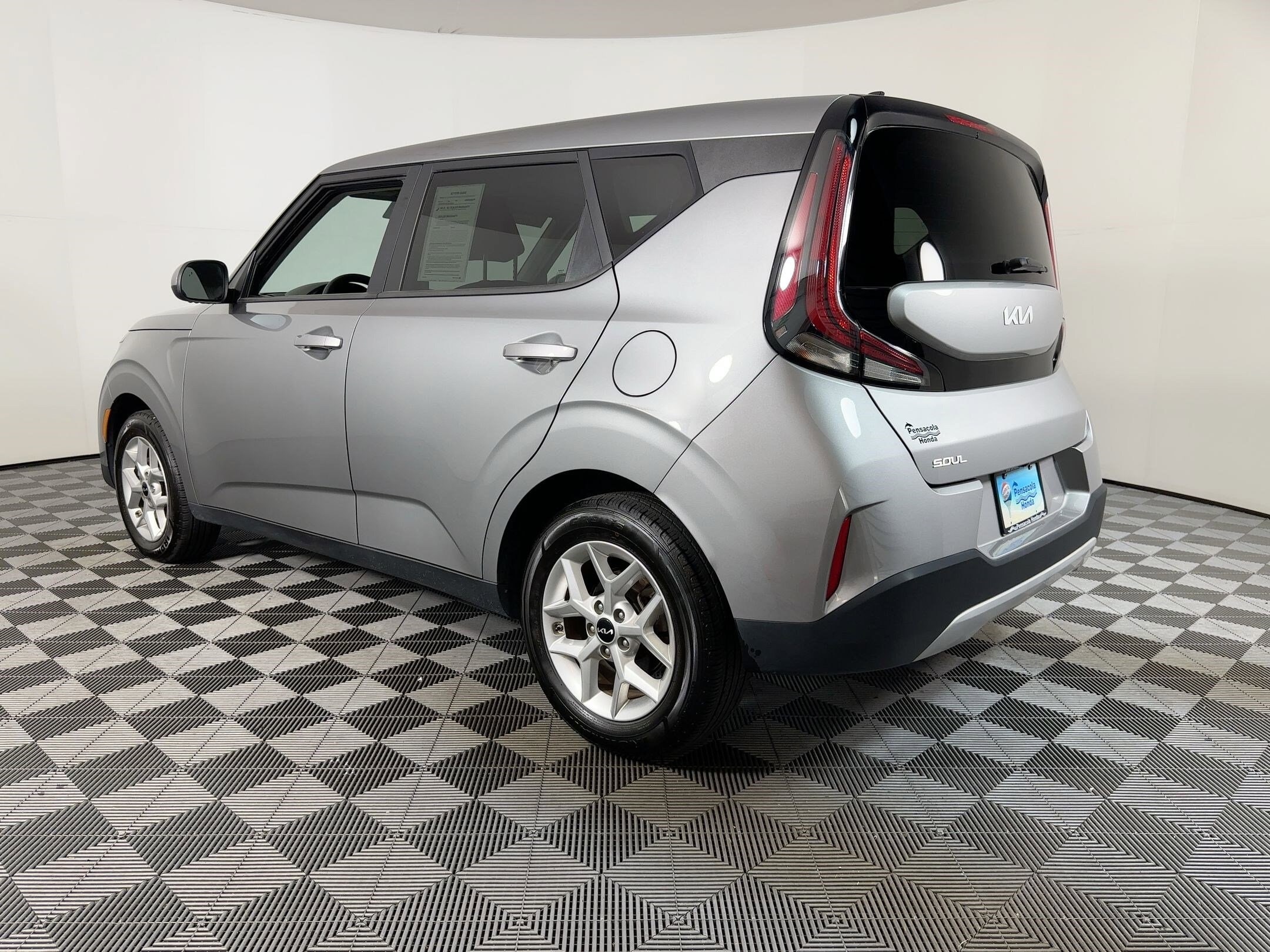 2024 Kia Soul LX photo 2
