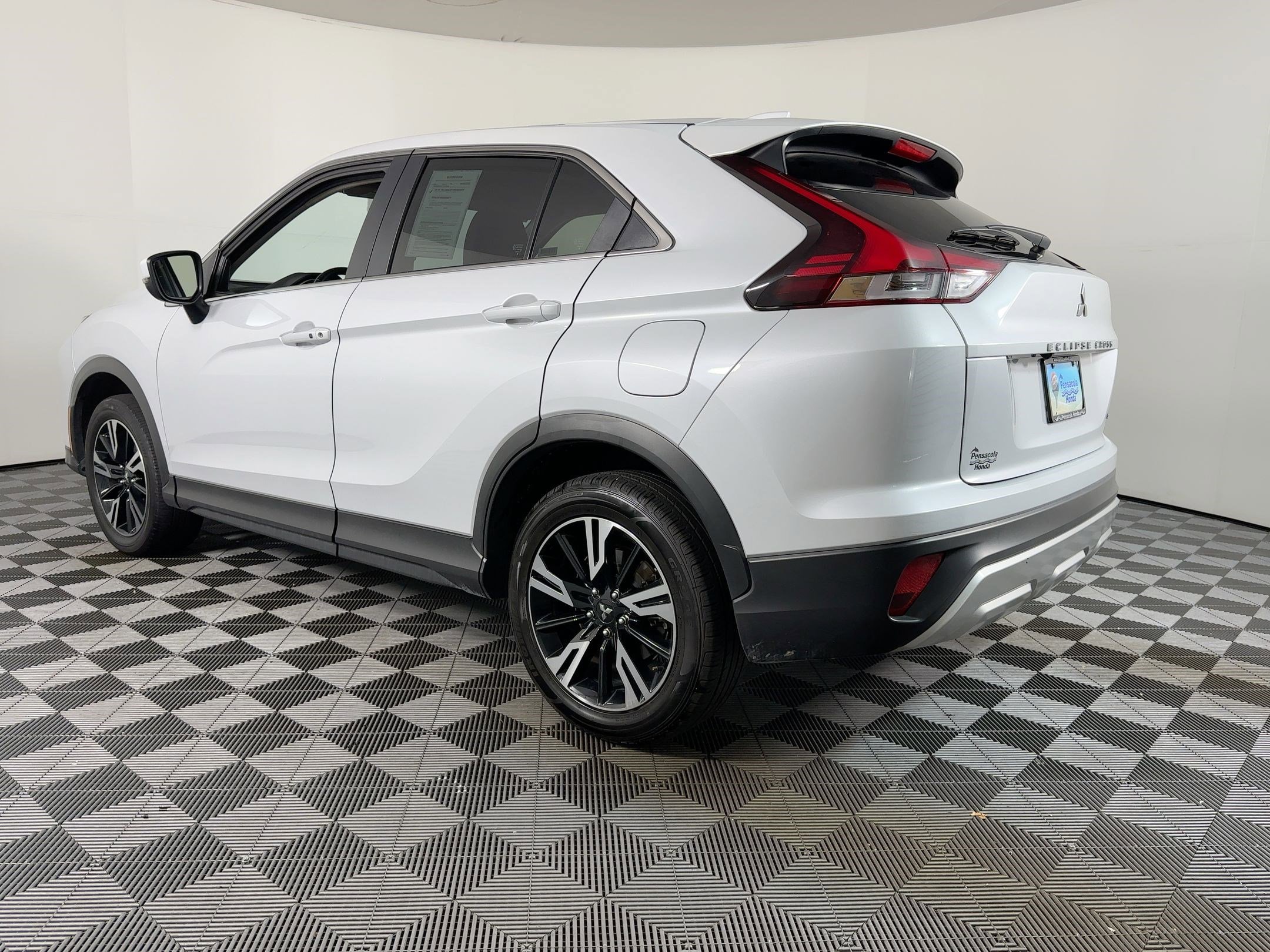 2024 Mitsubishi Eclipse Cross SE photo 2