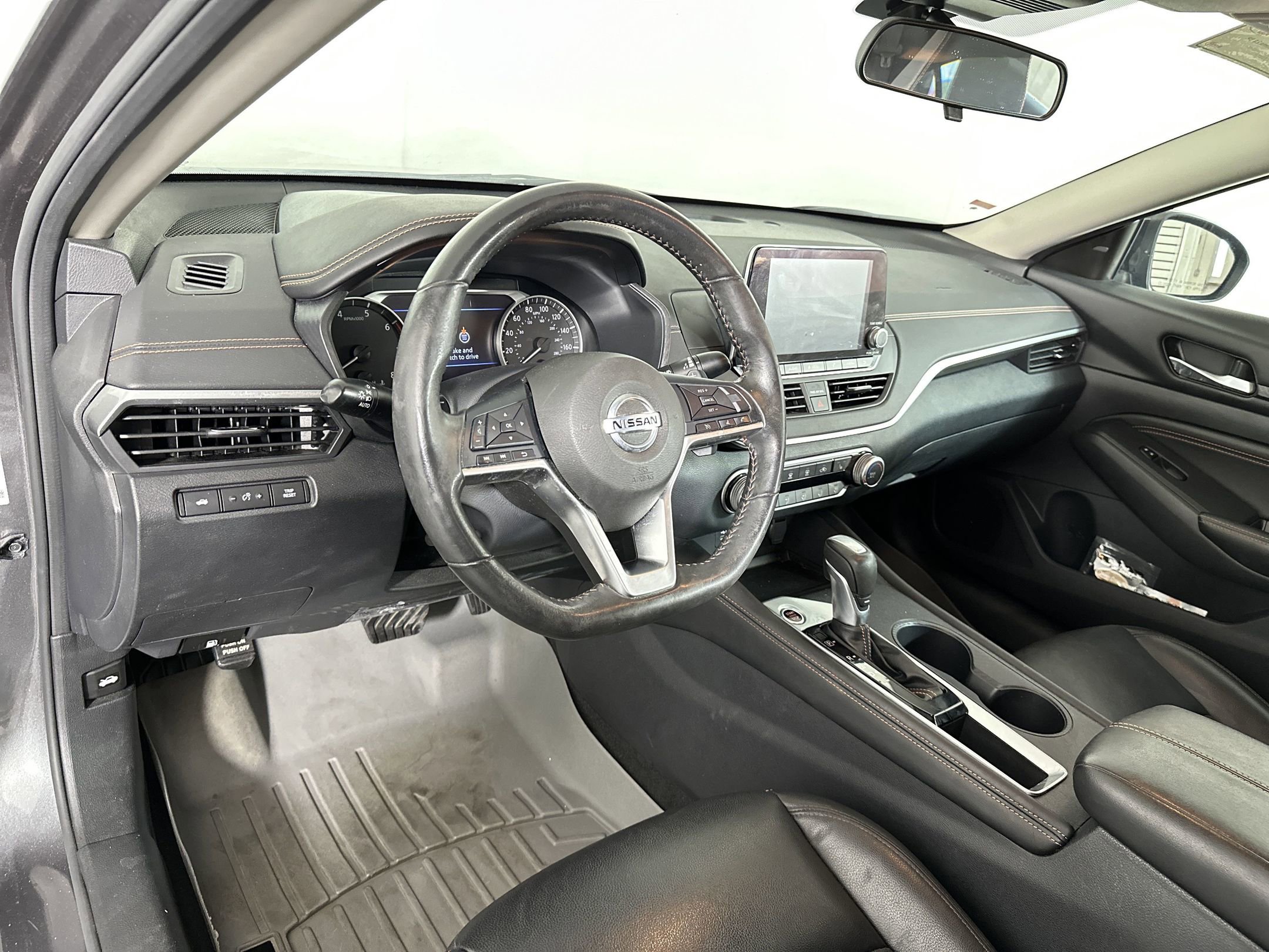 2022 Nissan Altima SR photo 3
