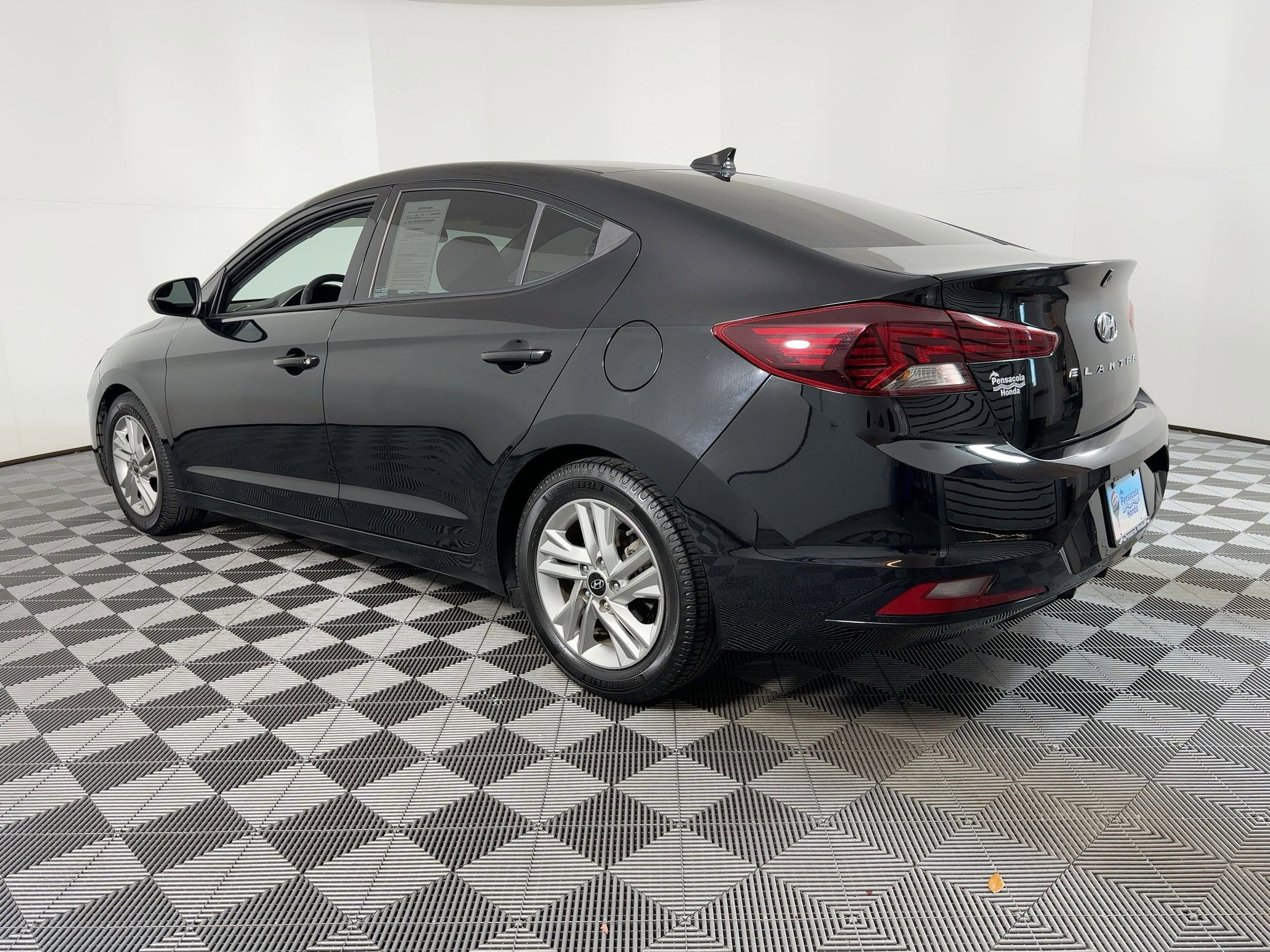 2020 Hyundai Elantra Value Edition photo 2