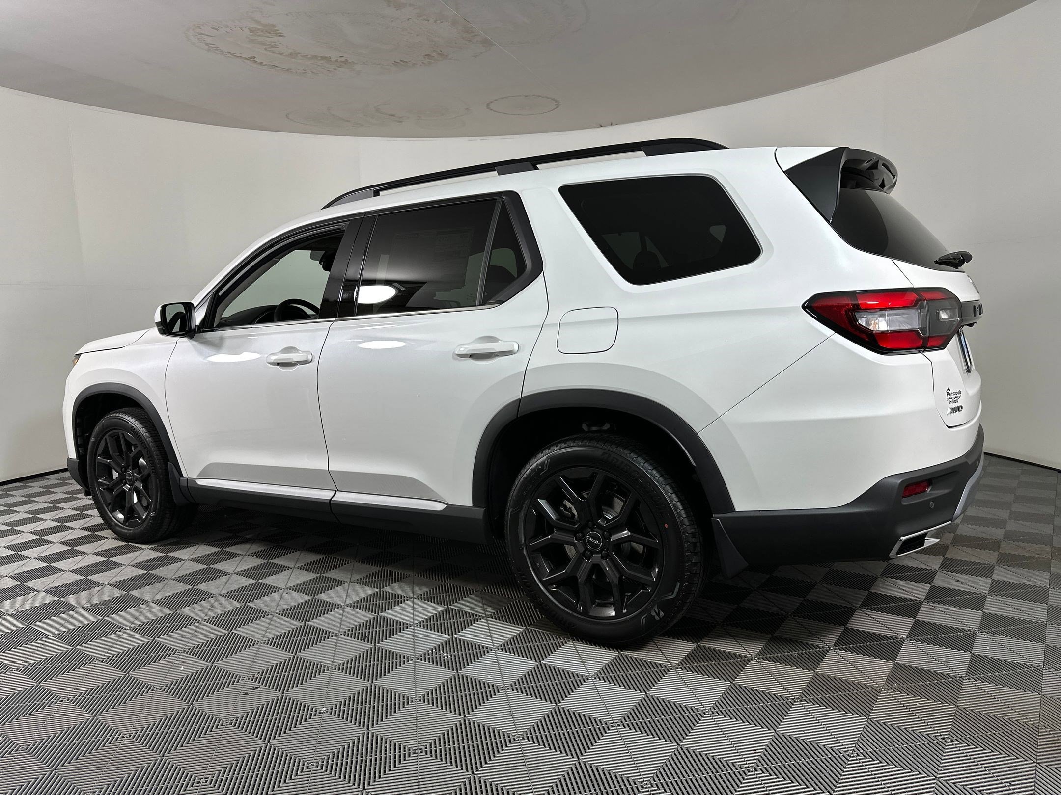 2025 Honda Pilot Touring photo 2