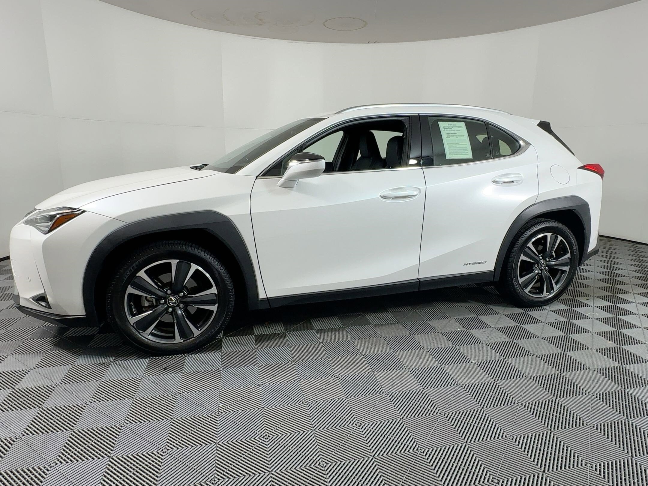 2021 Lexus UX 250h photo 2