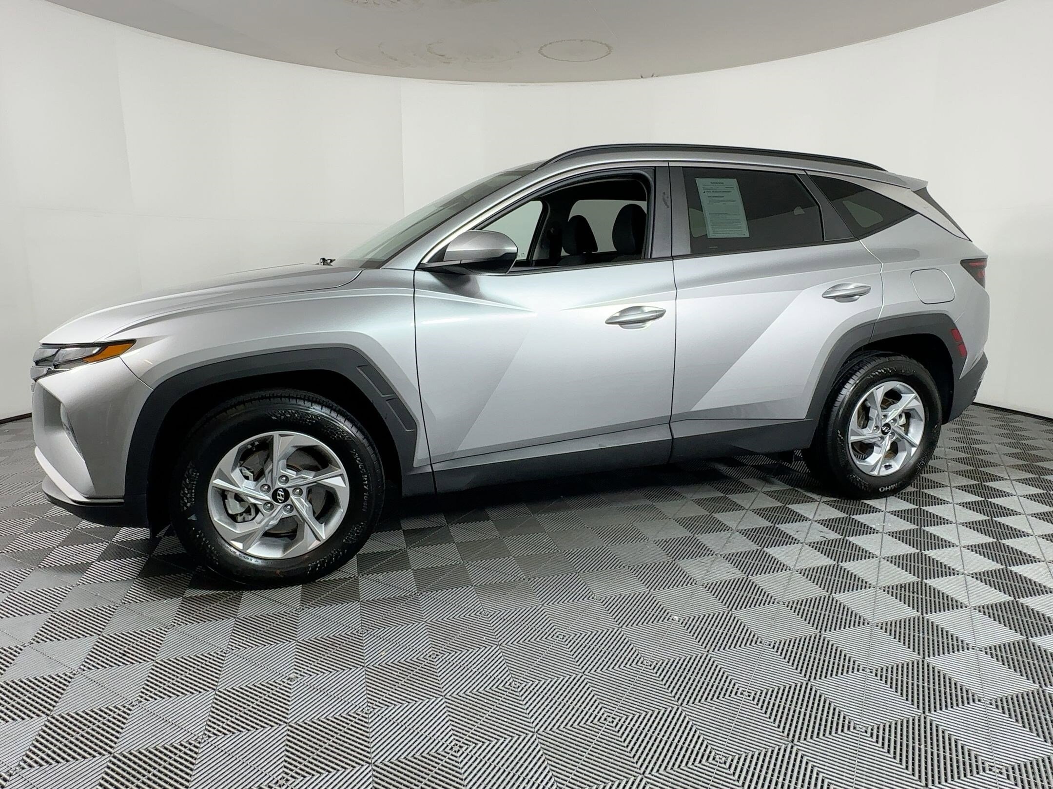 2024 Hyundai Tucson SEL photo 2