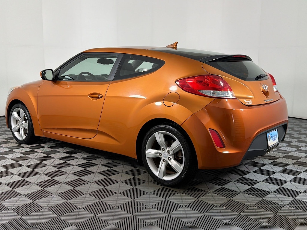Used 2014 Hyundai Veloster Veloster w/Black (3dr Cpe Auto w/Black Int) Hatchback