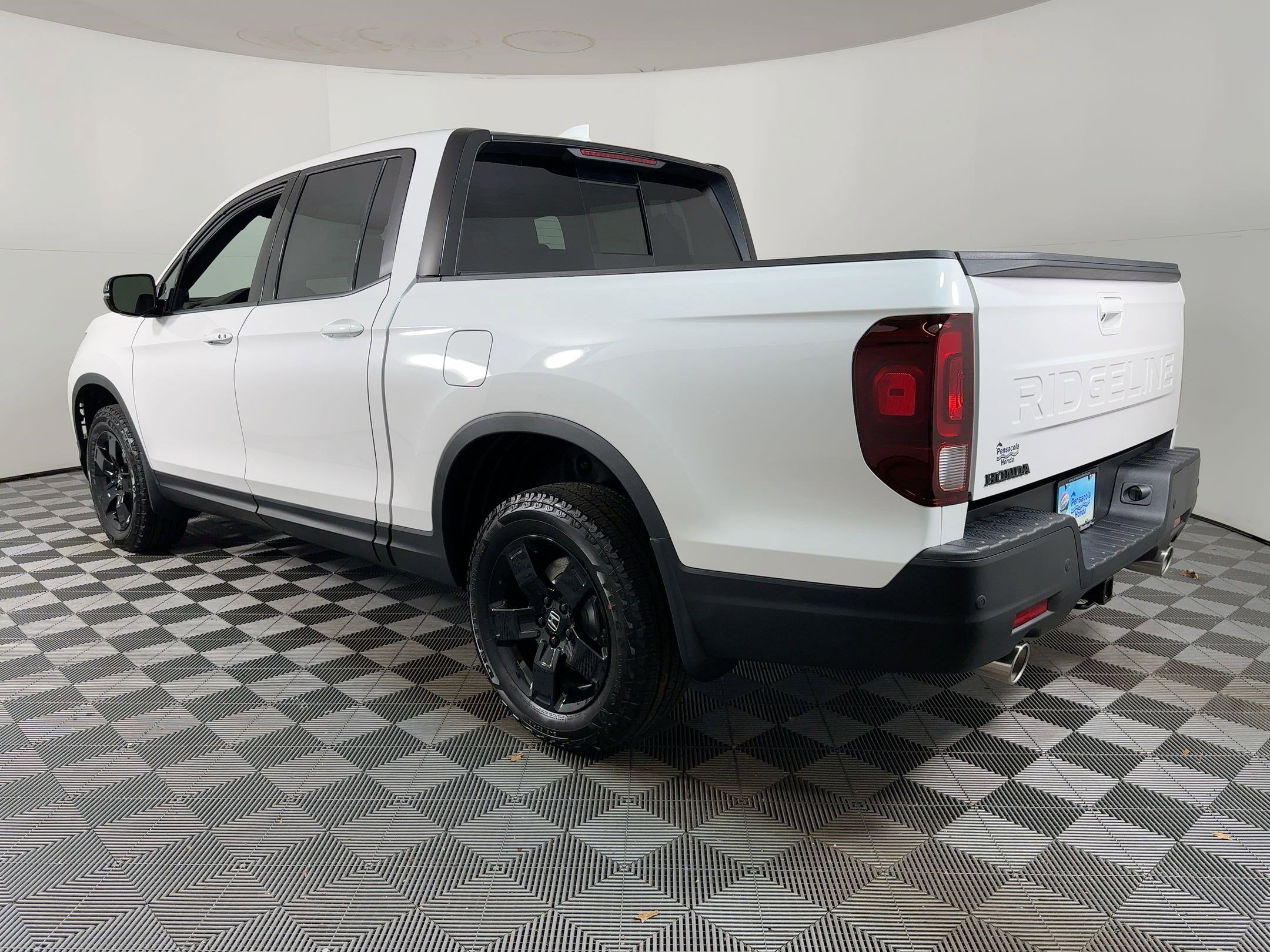 2026 Honda Ridgeline Black Edition photo 2