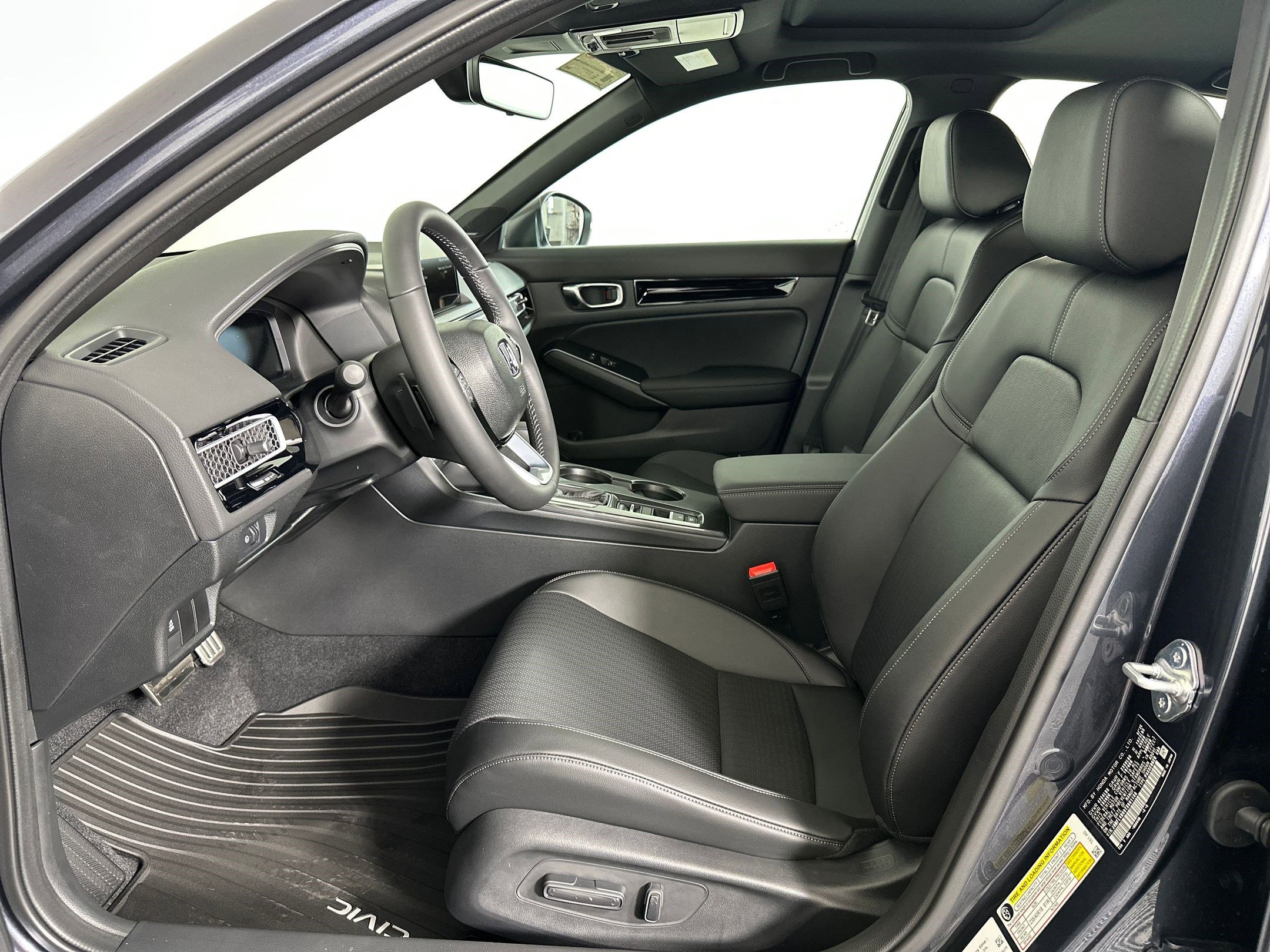 2026 Honda Civic Hybrid Sport Touring Hatchback photo 4