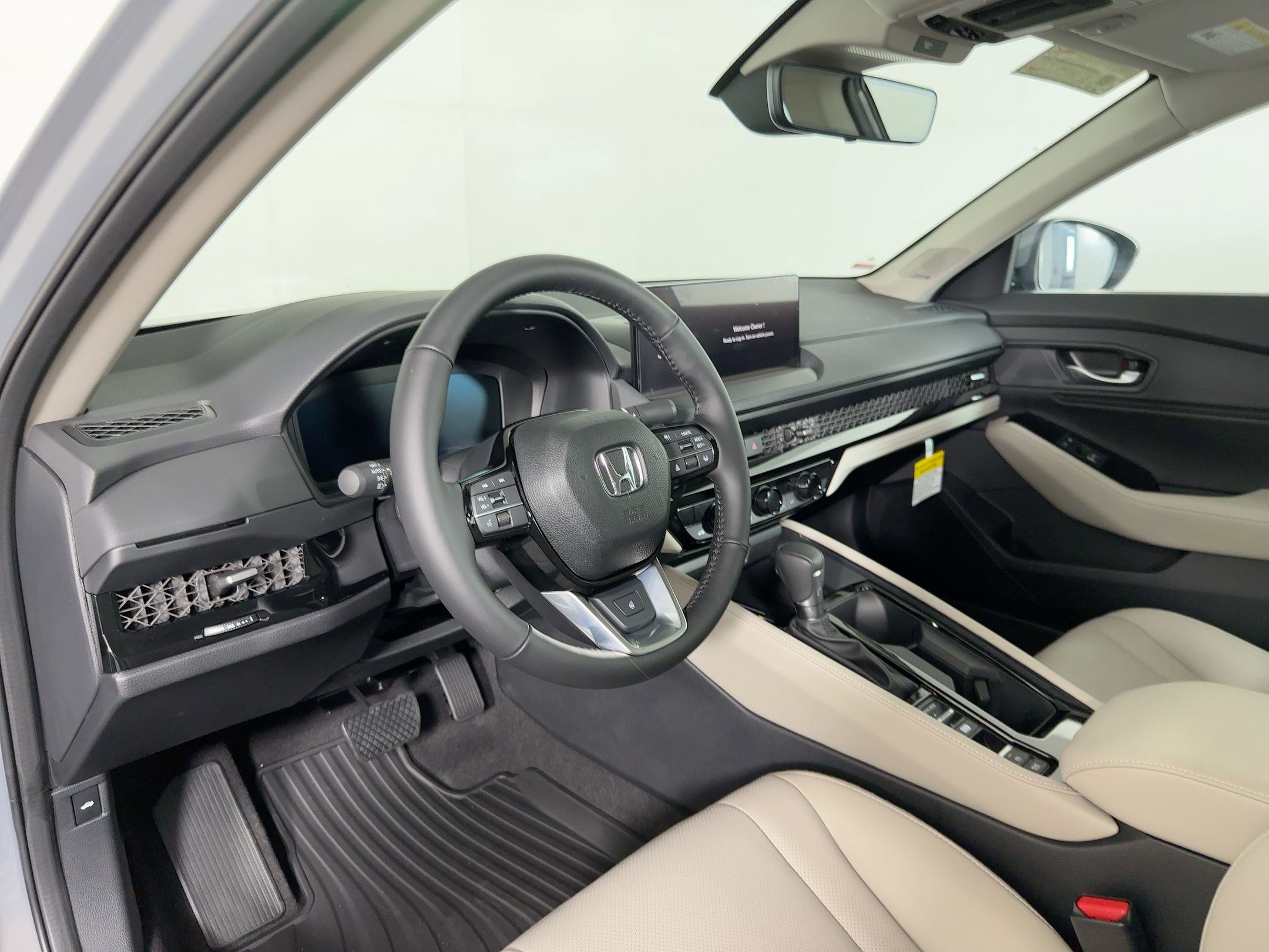2025 Honda Accord Hybrid Touring photo 4