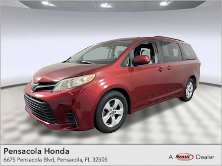 2018 Toyota Sienna LE Van Passenger Van