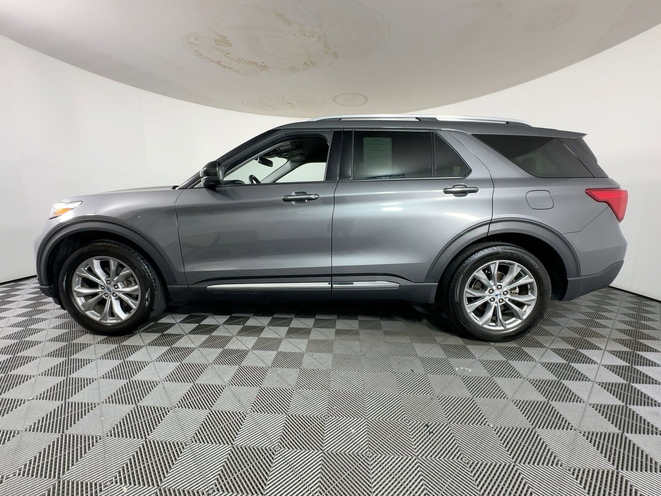 2023 Ford Explorer Limited photo 2
