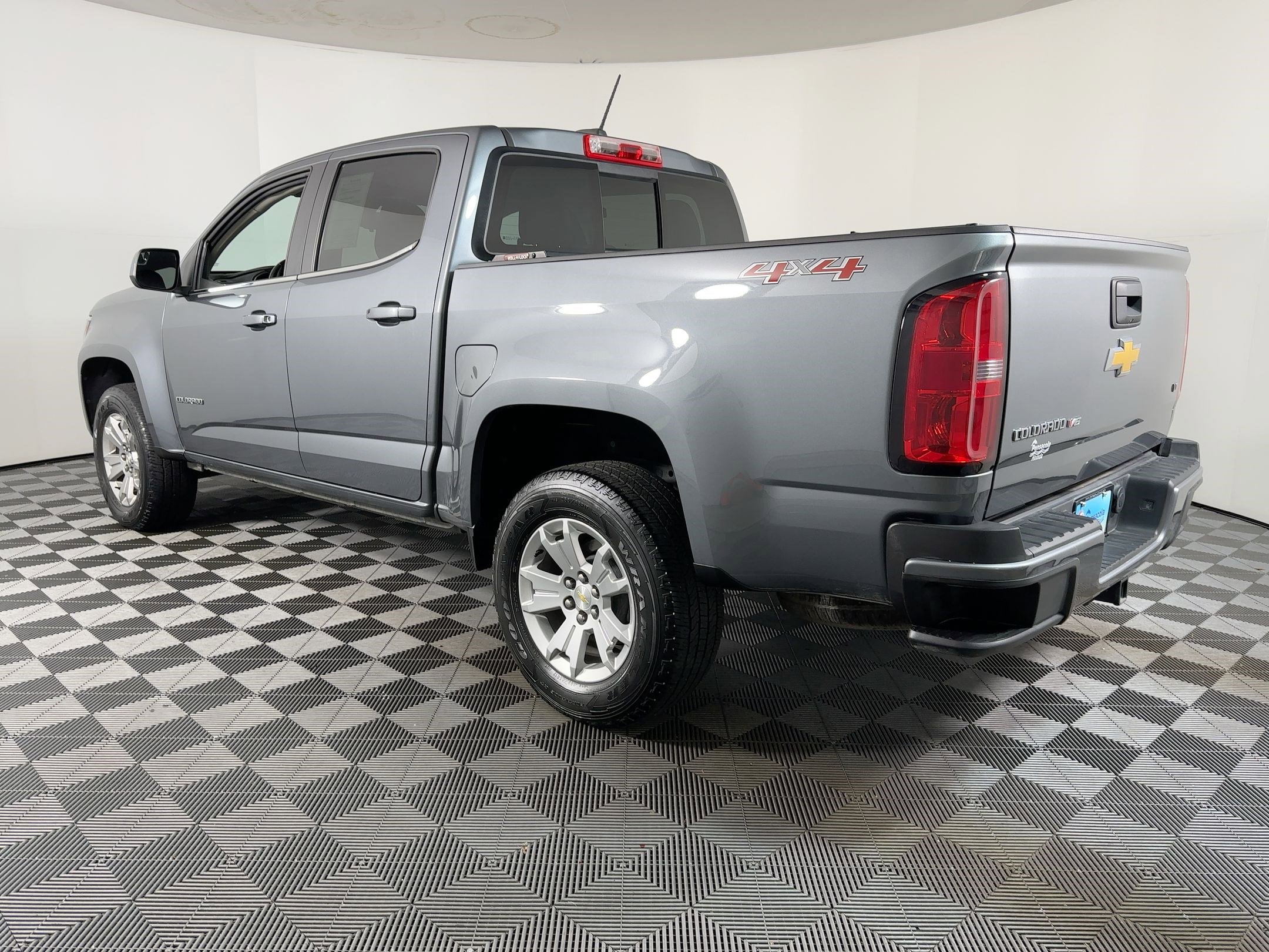 2019 Chevrolet Colorado LT photo 3