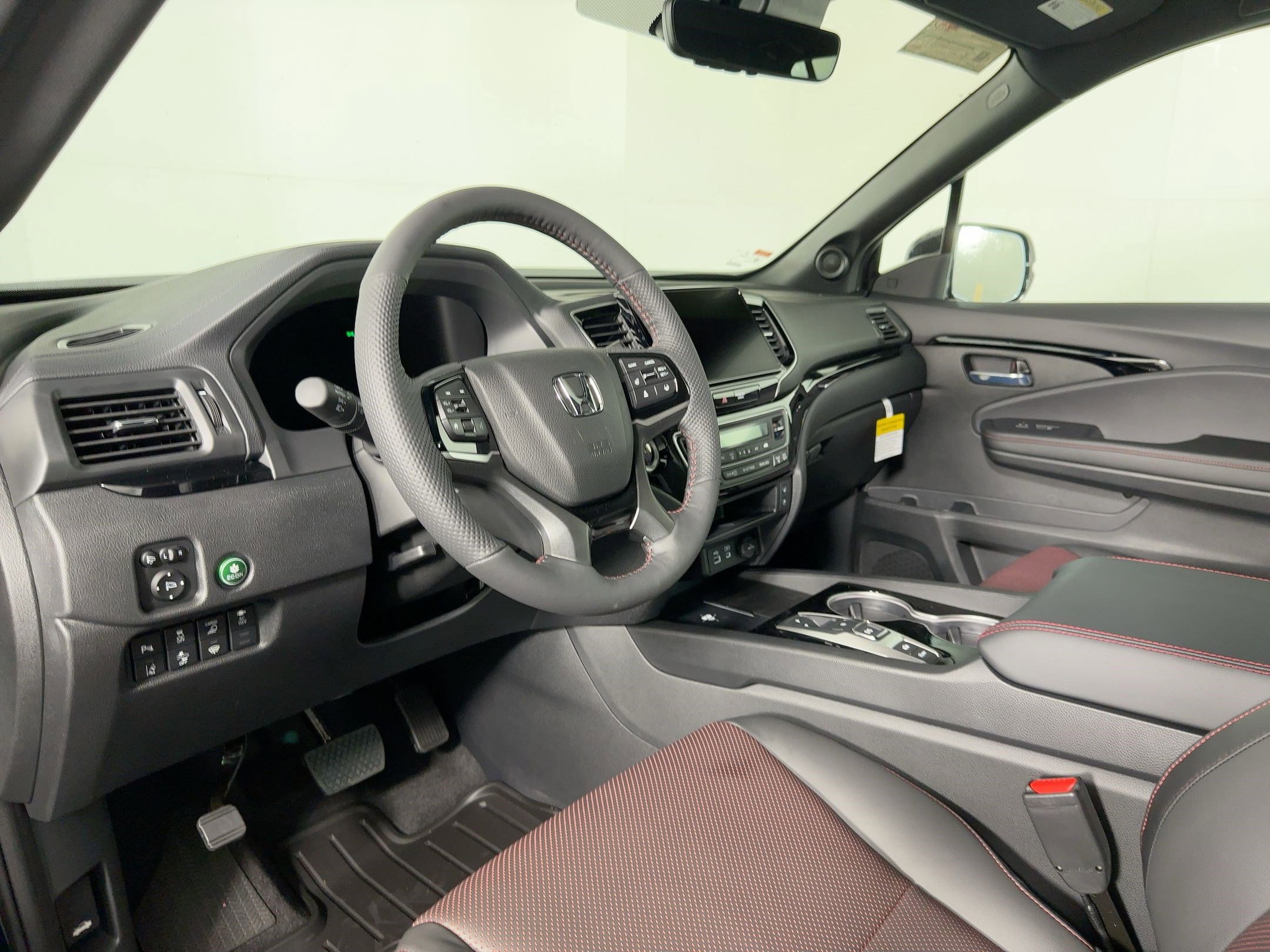 2026 Honda Ridgeline Black Edition photo 4