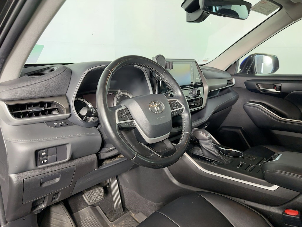 Used 2022 Toyota Highlander XLE SUV