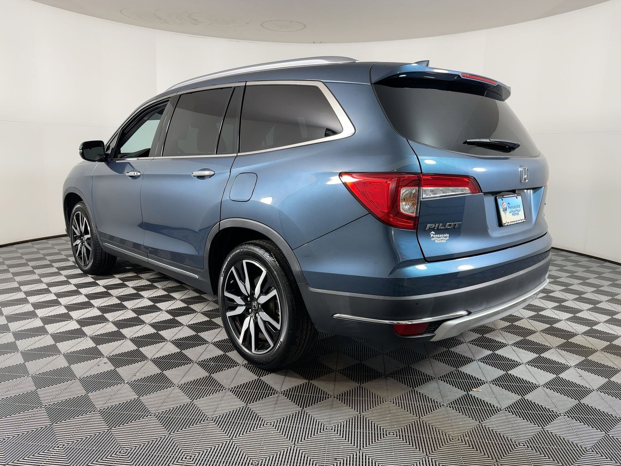 2022 Honda Pilot Touring photo 2