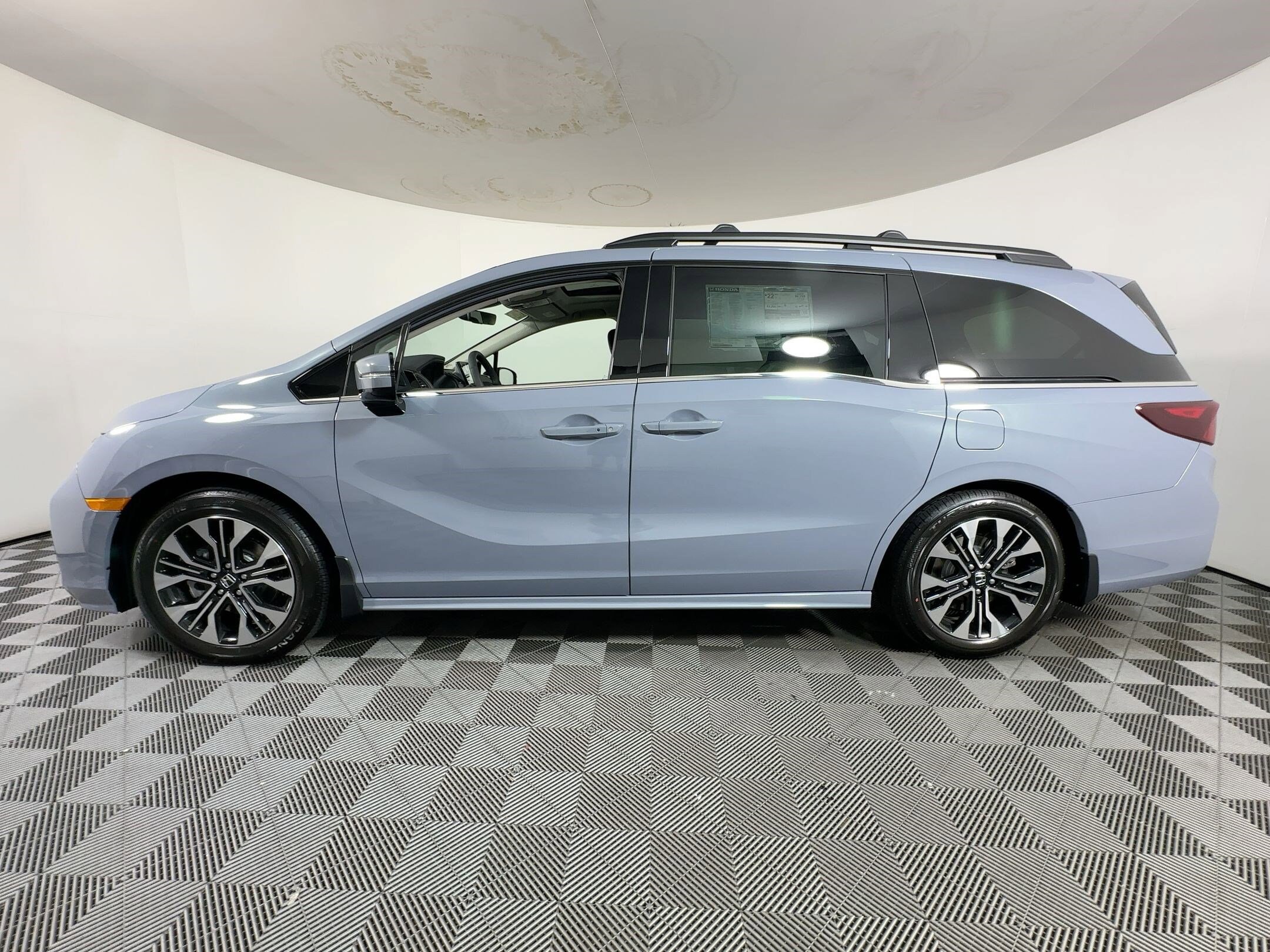 2026 Honda Odyssey Elite photo 2