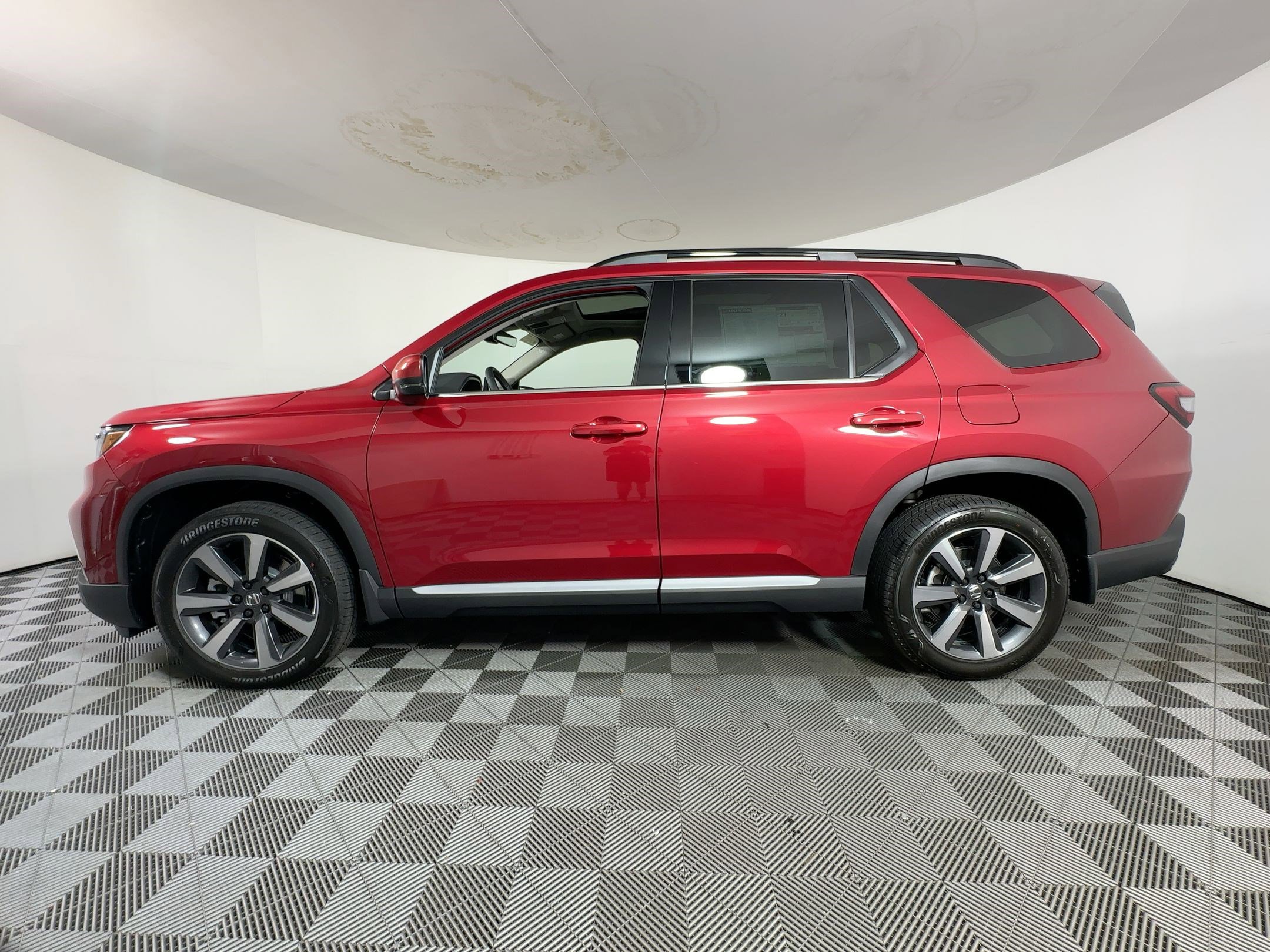 2025 Honda Pilot Touring photo 2