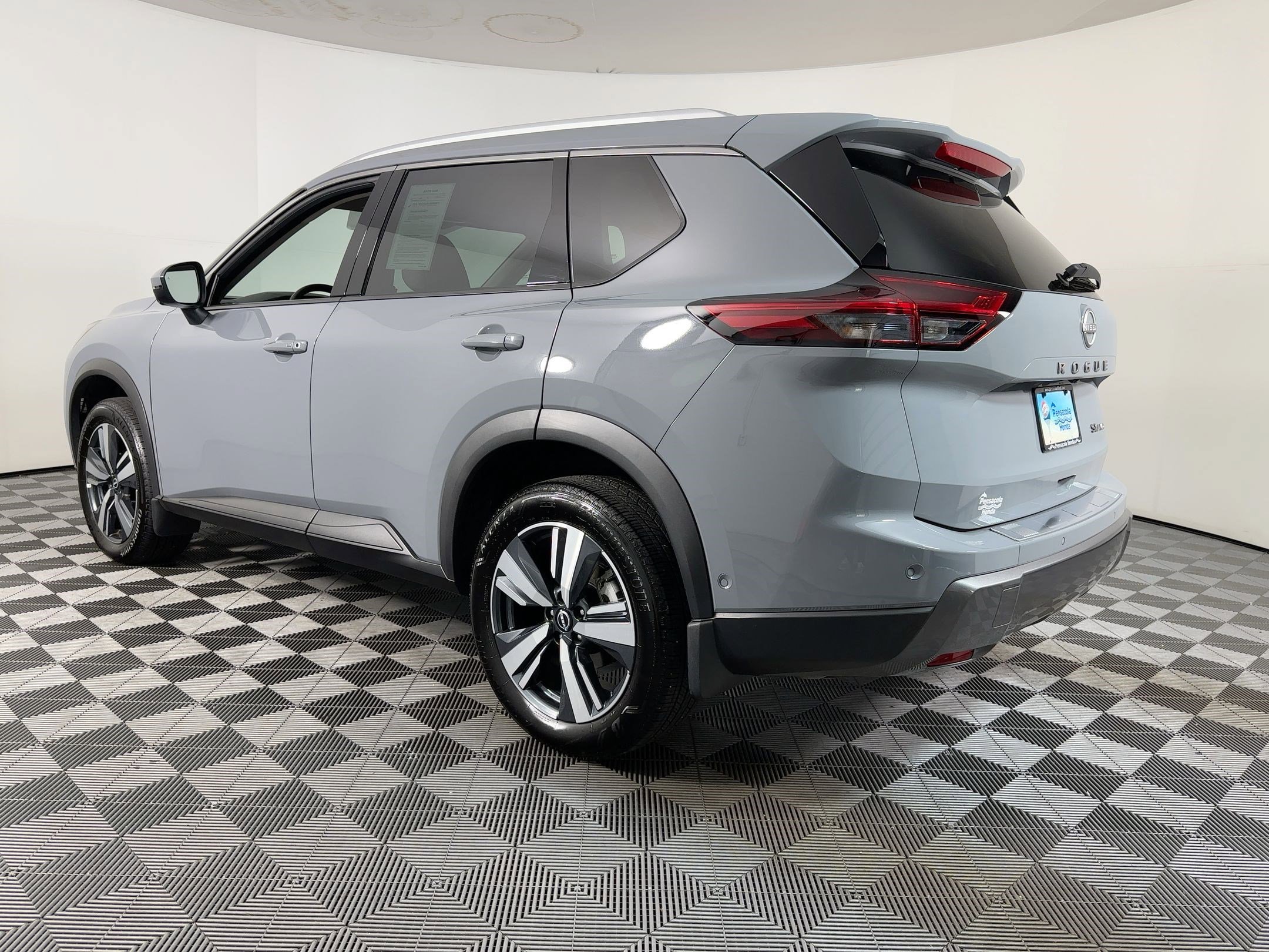 2025 Nissan Rogue SL photo 3