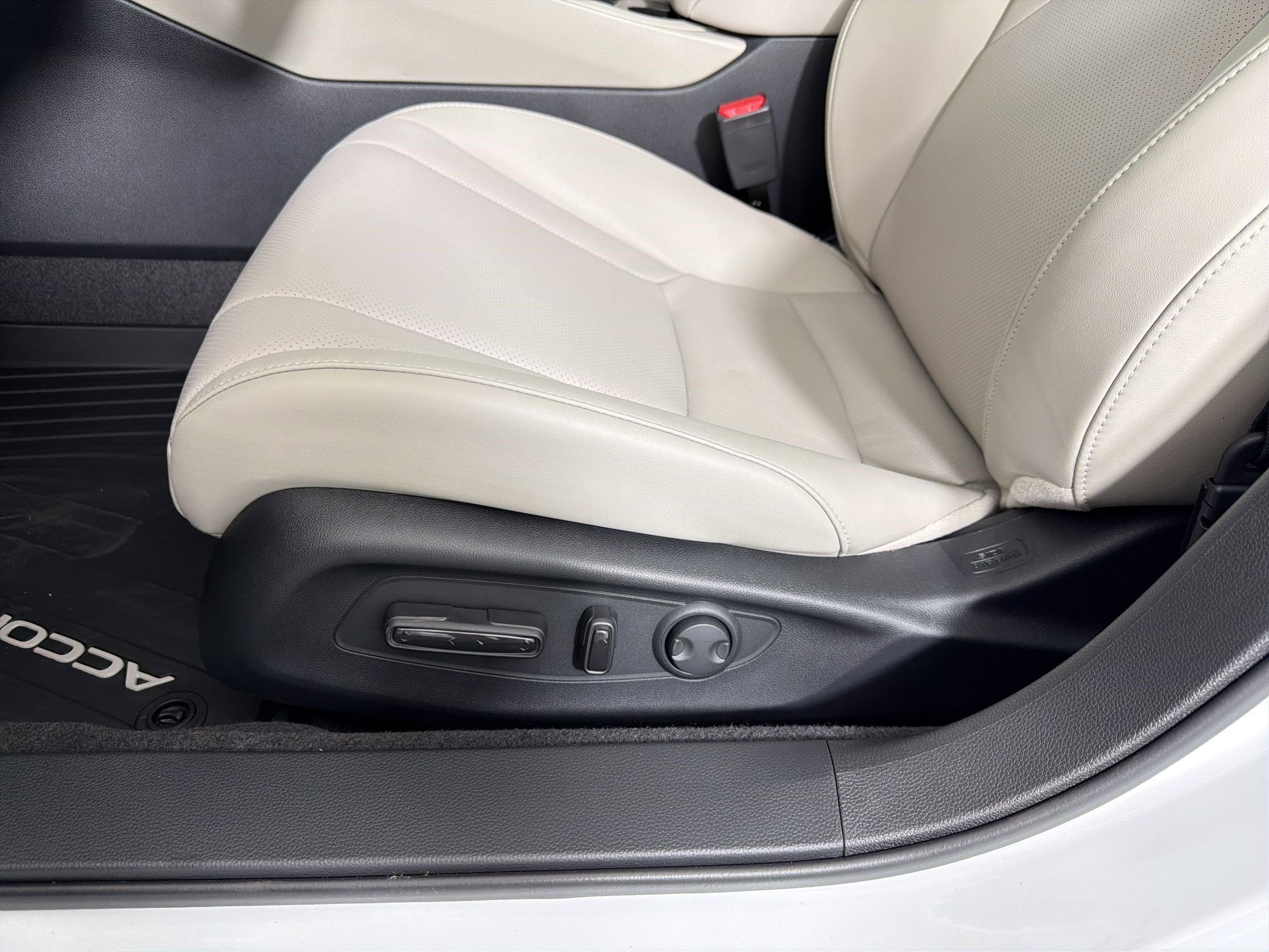 2026 Honda Accord Hybrid EX-L - Photo 11