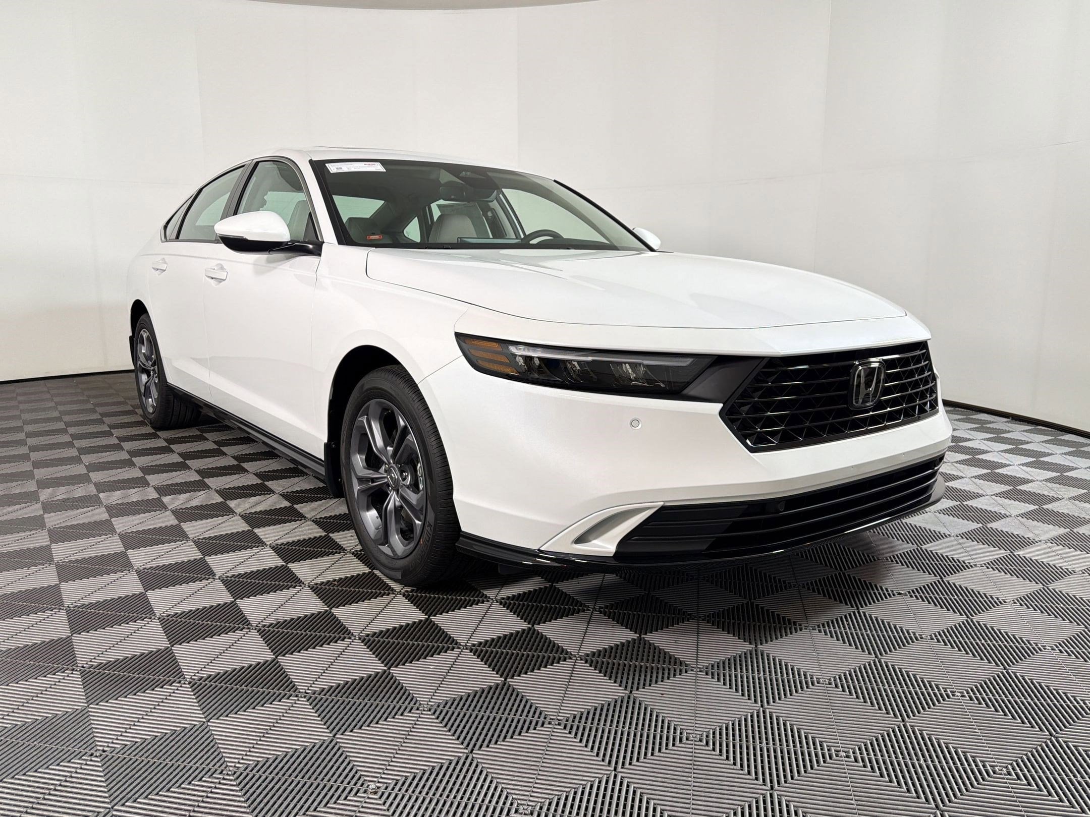 2026 Honda Accord Hybrid EX-L - Photo 18