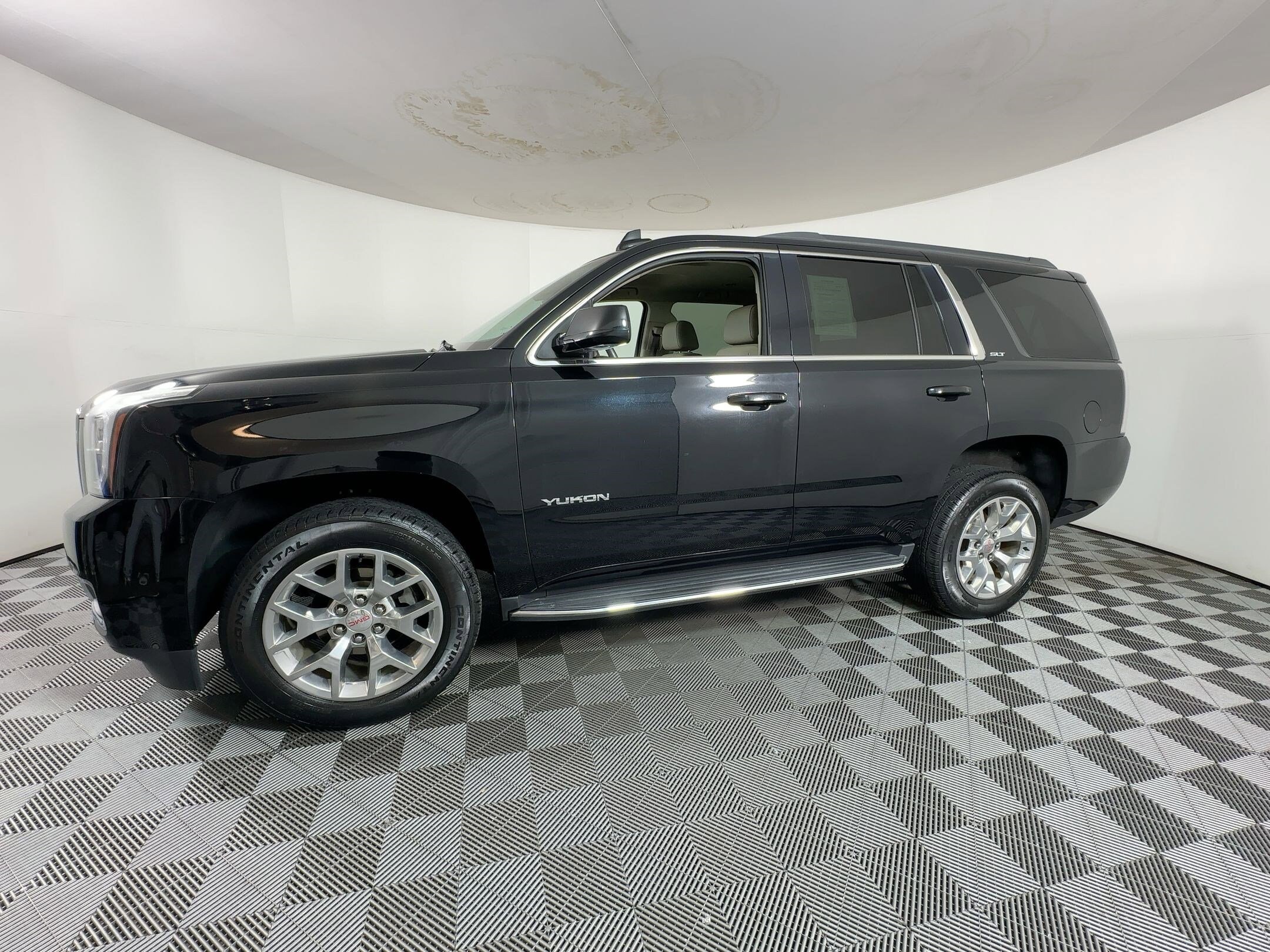 2019 Gmc Yukon SLT photo 2