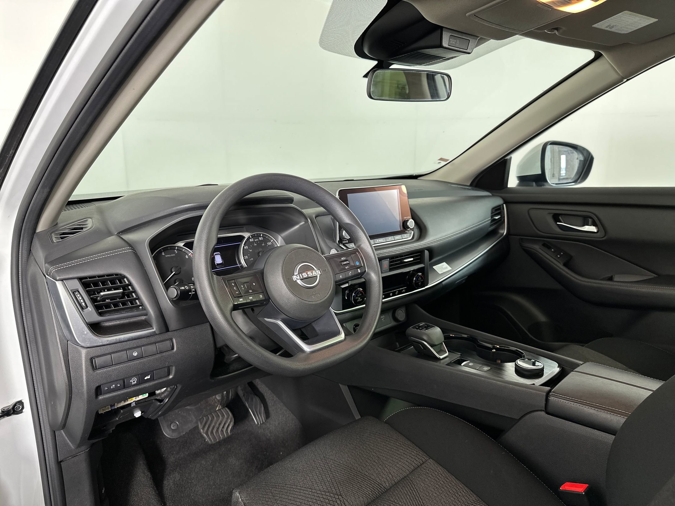 2024 Nissan Rogue SV photo 3