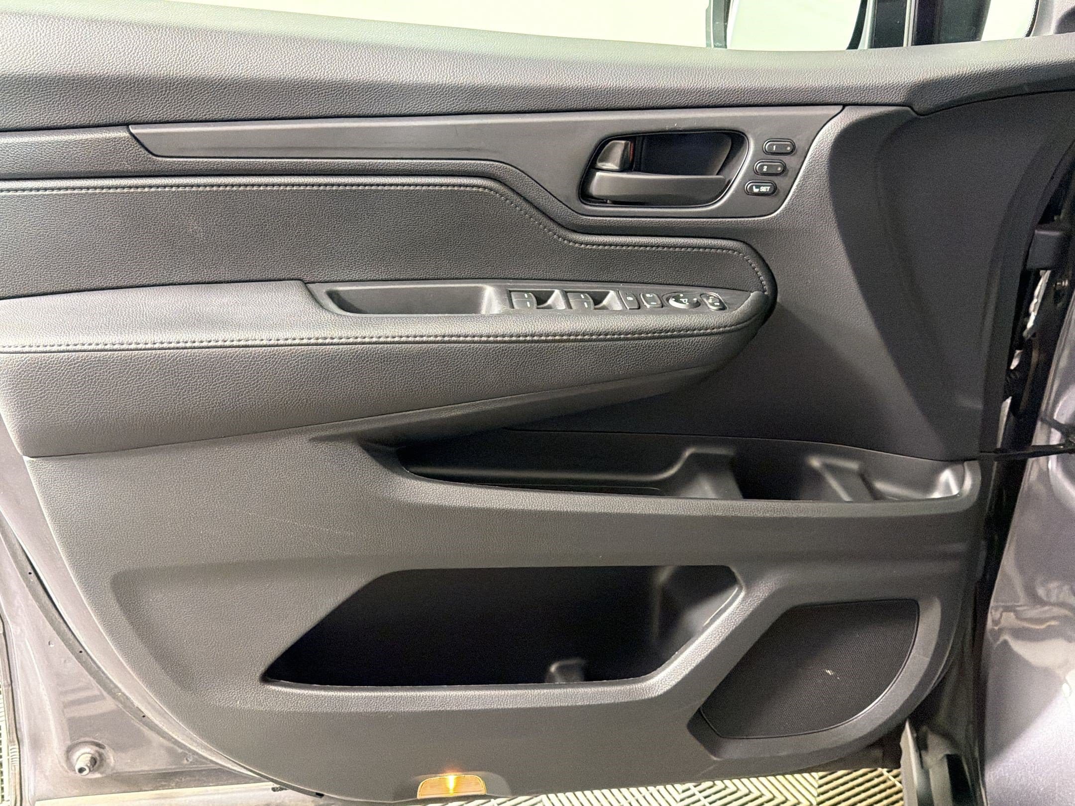 2025 Honda Odyssey EX-L - Photo 24