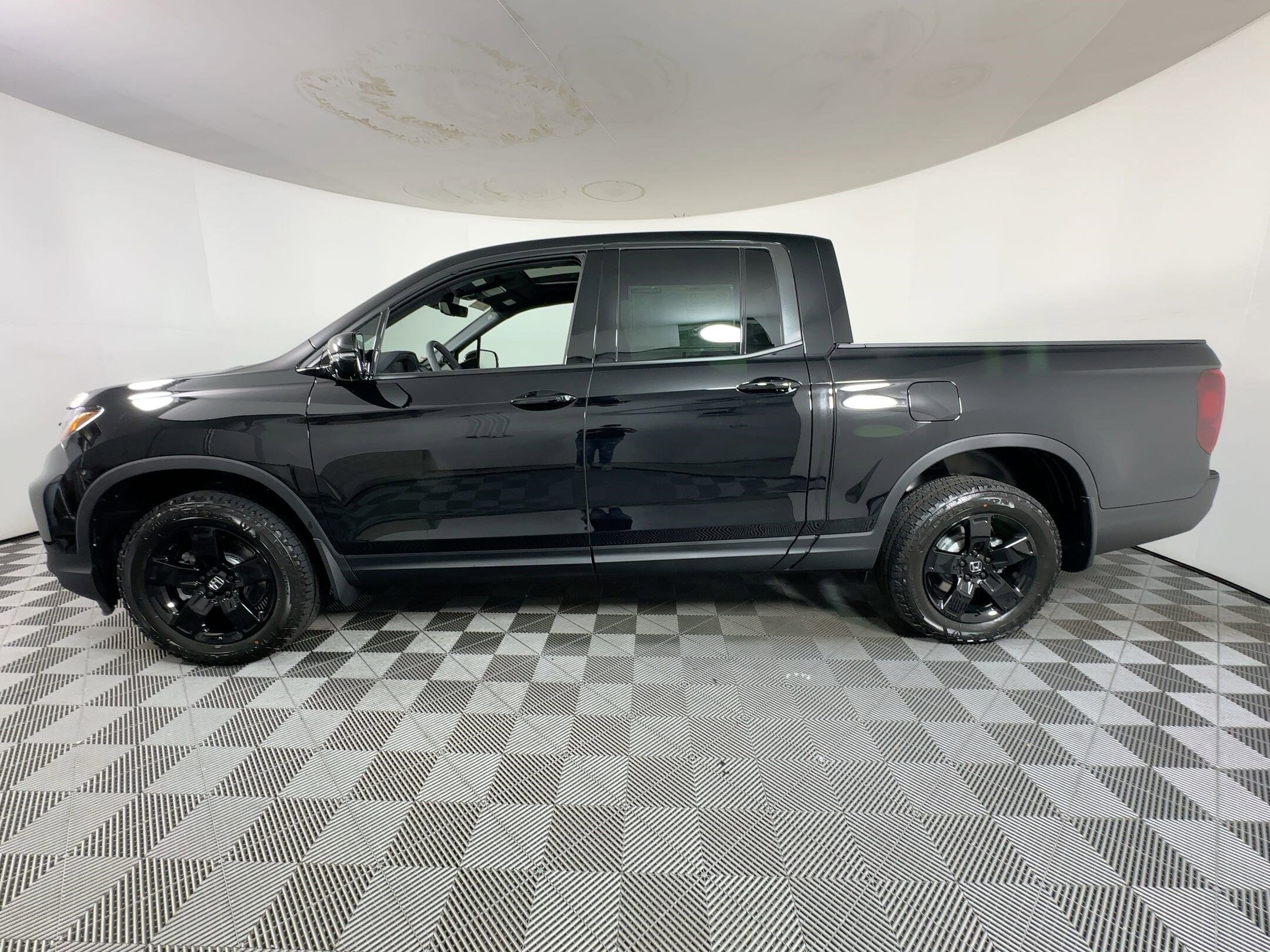 2026 Honda Ridgeline Black Edition photo 2