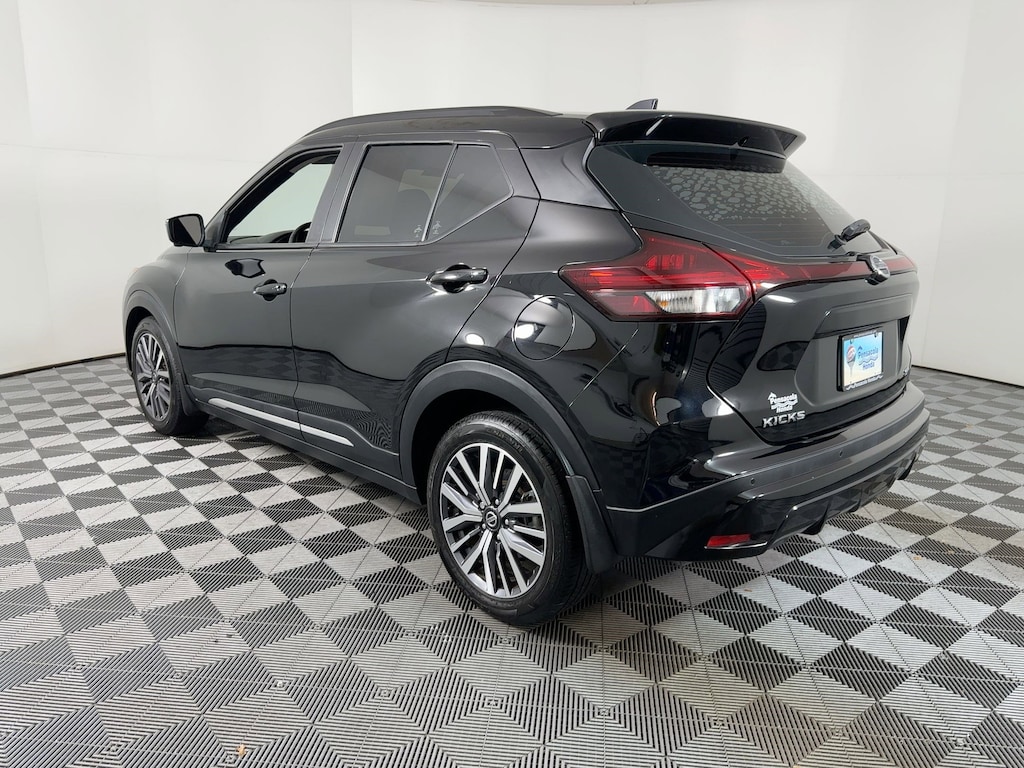 Used 2021 Nissan Kicks SR SUV