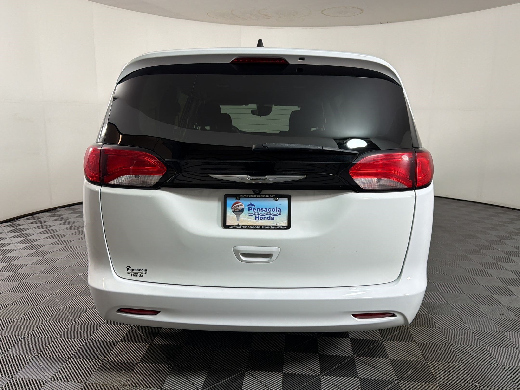 Voyager LX Van Passenger Van