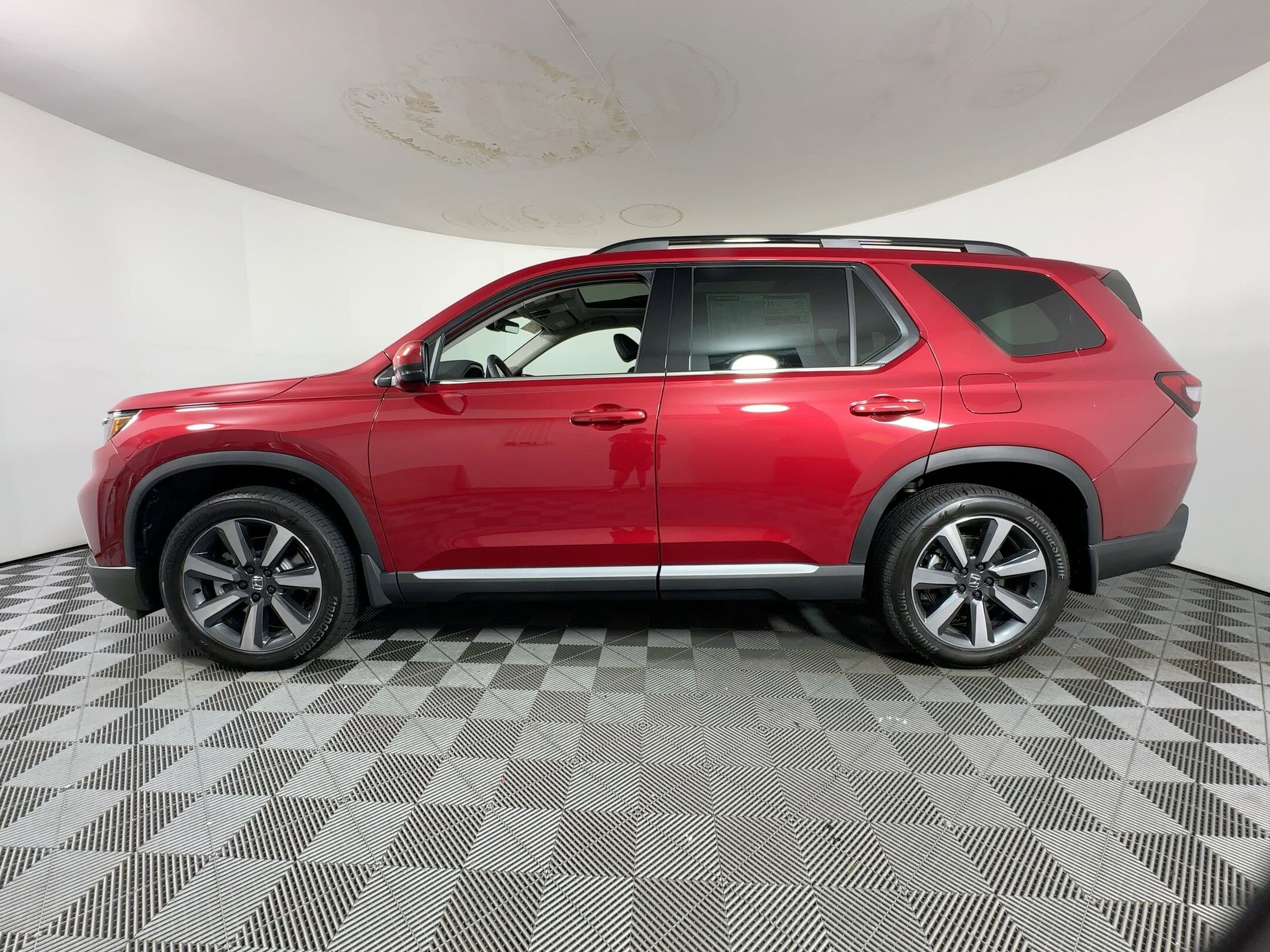 2025 Honda Pilot Touring photo 2