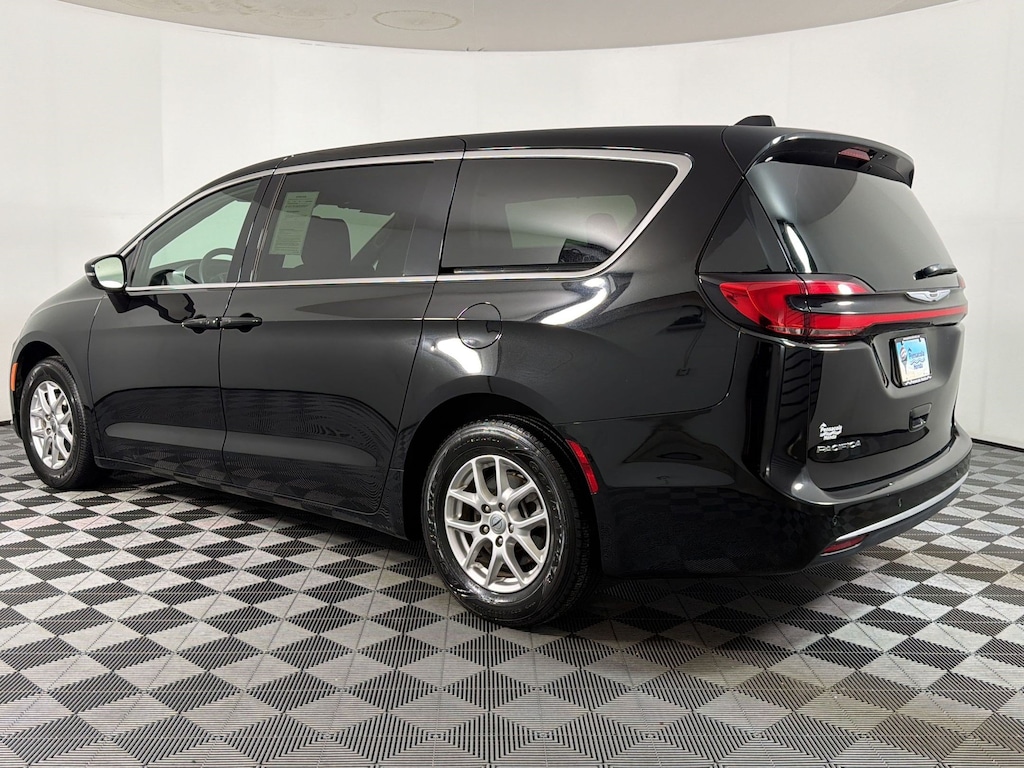 Used 2025 Chrysler Pacifica Select Van Passenger Van