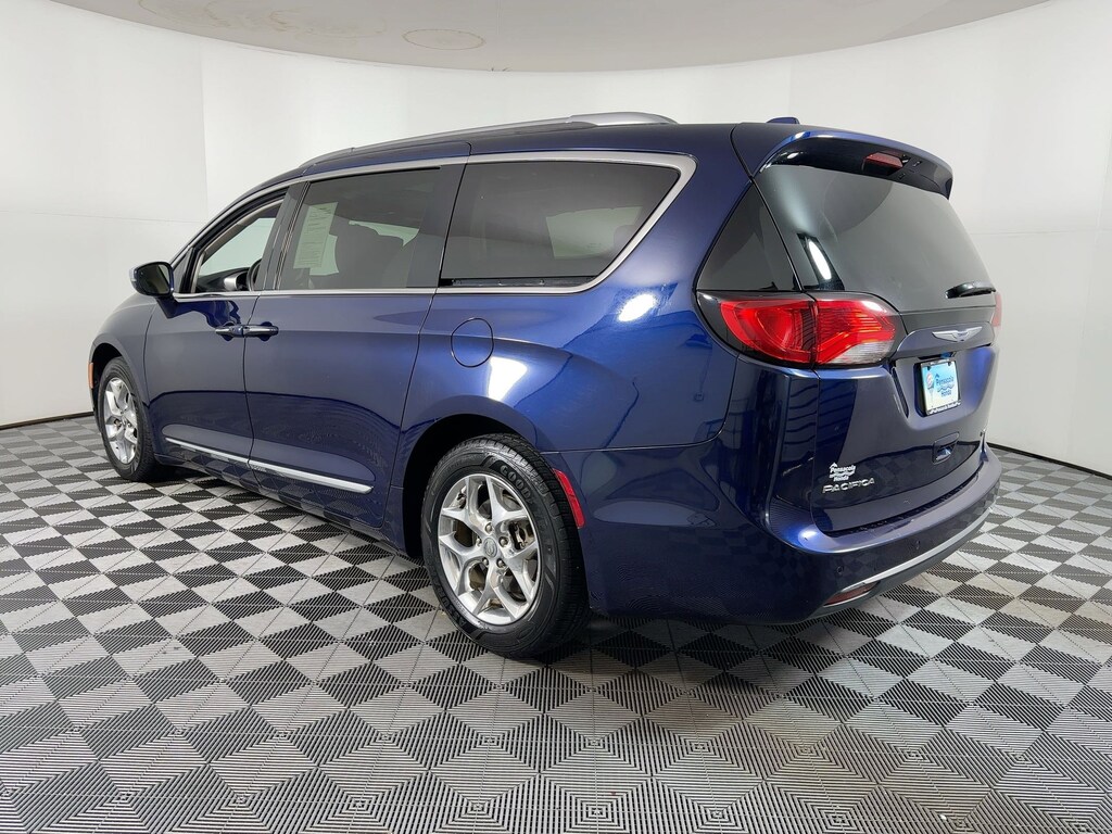 Used 2017 Chrysler Pacifica Limited Van