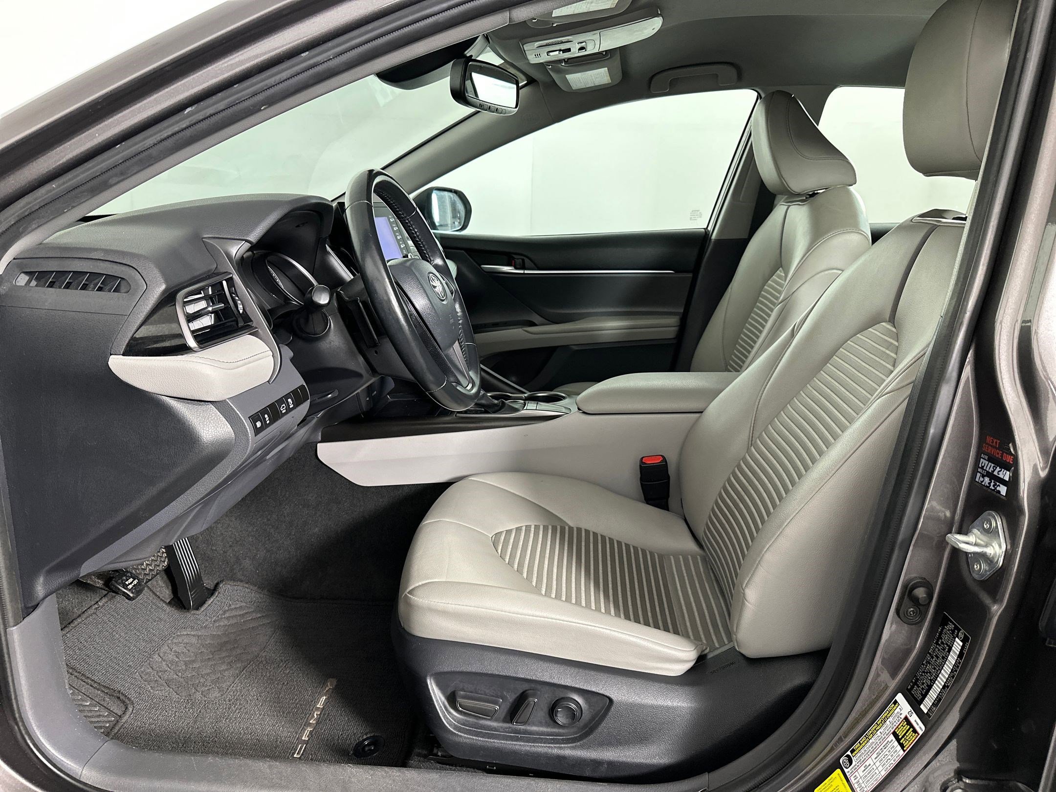 2023 Toyota Camry SE photo 4