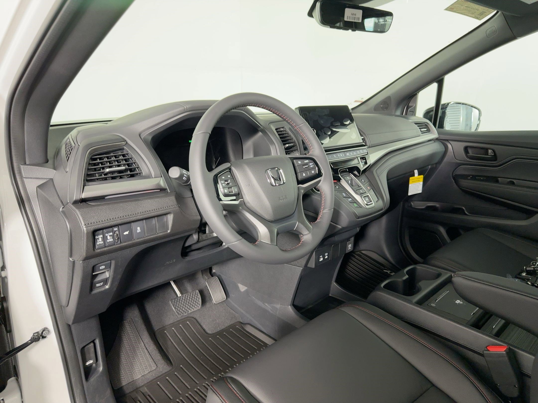 2026 Honda Odyssey photo 3