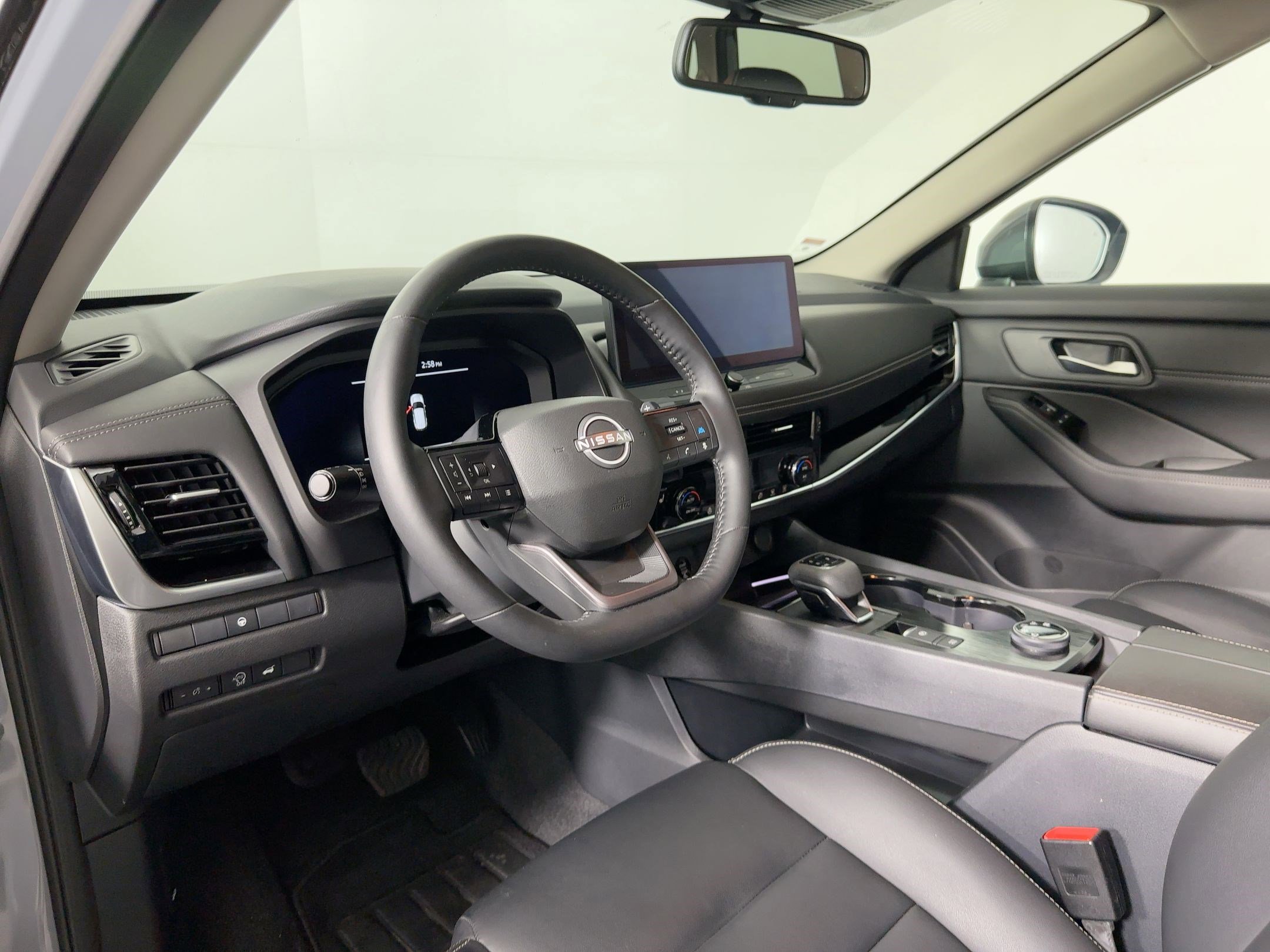 2025 Nissan Rogue SL photo 4