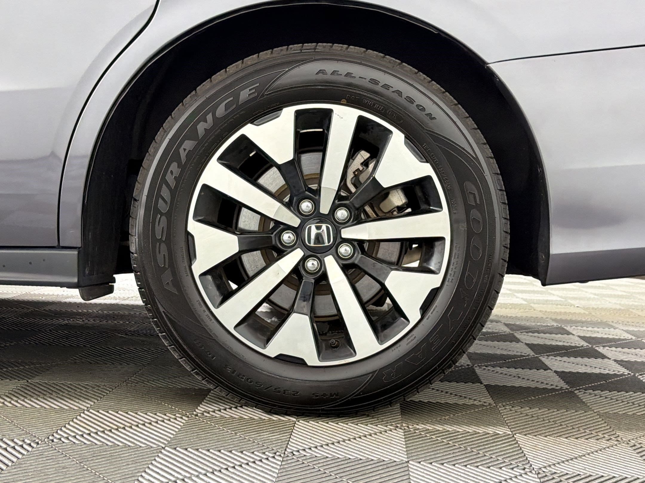 2025 Honda Odyssey EX-L - Photo 11