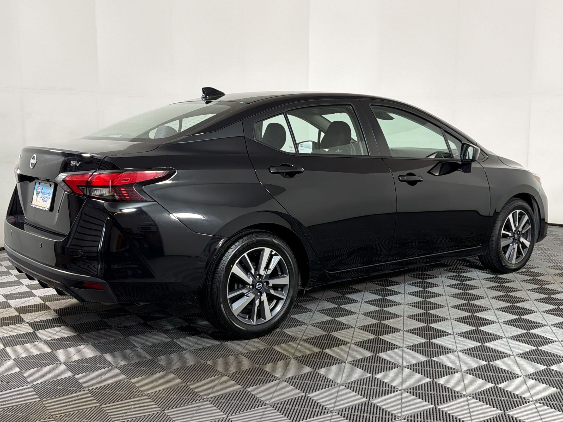 Versa SV Sedan