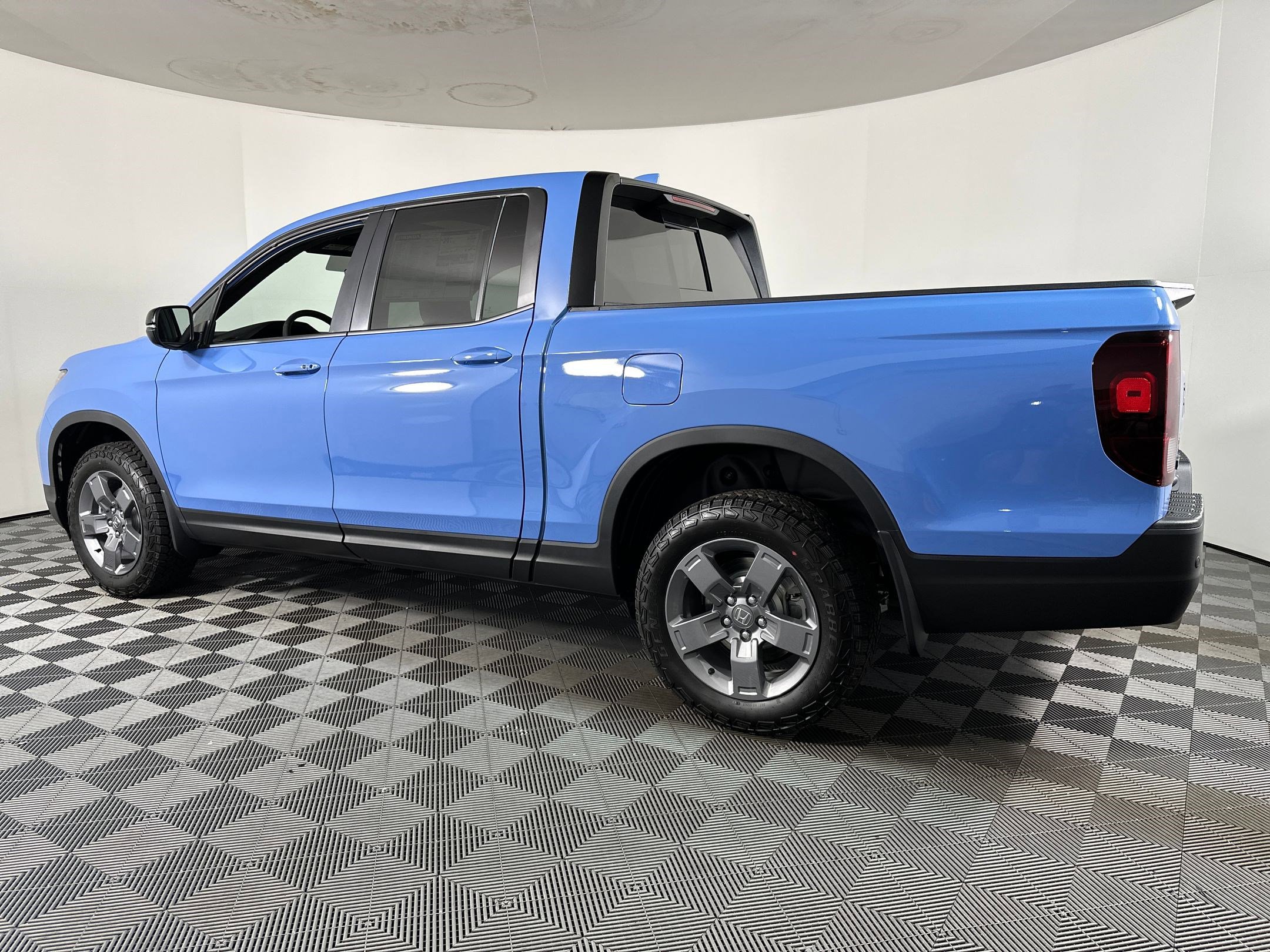 2025 Honda Ridgeline TrailSport photo 2