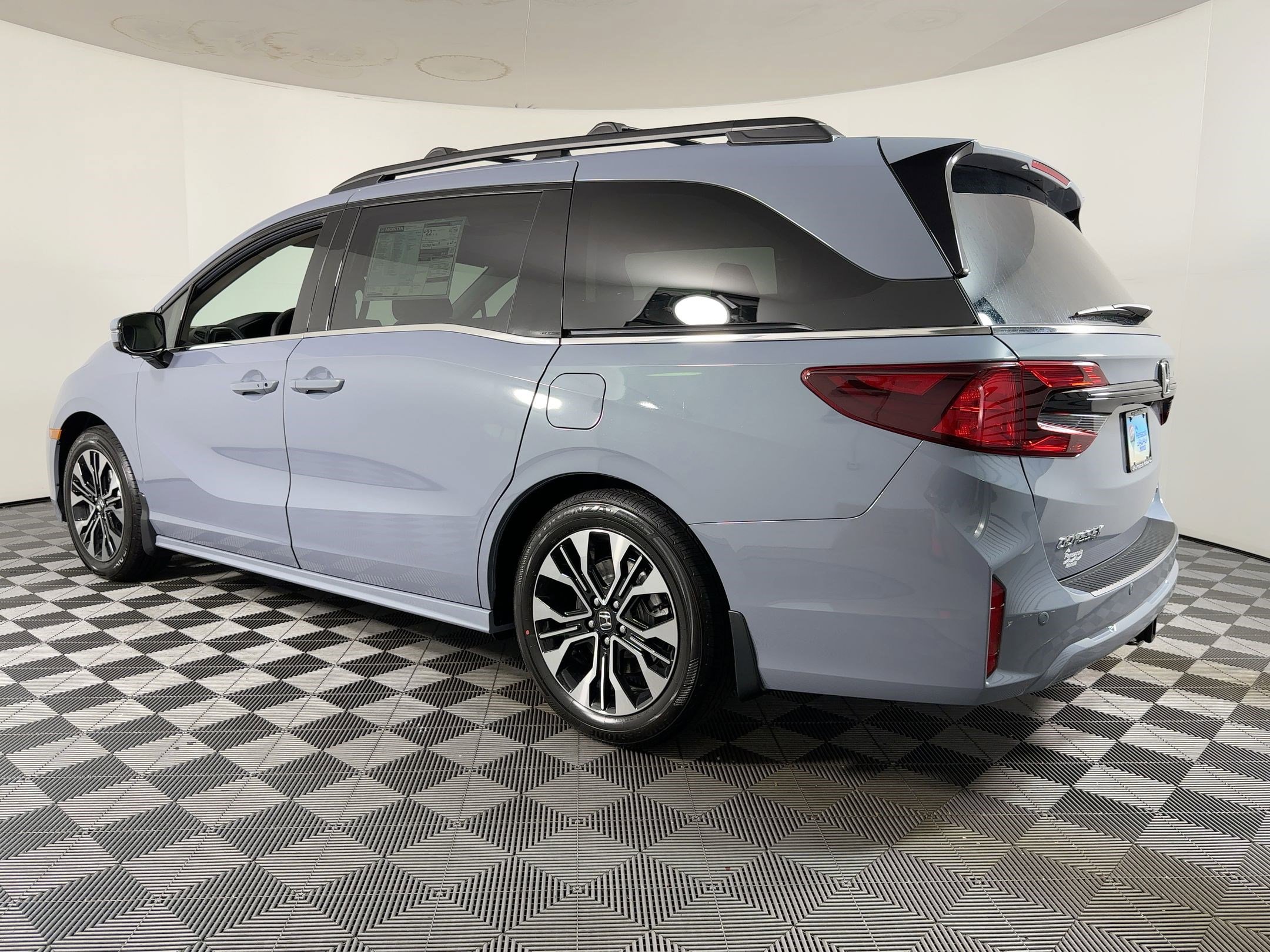 2026 Honda Odyssey Elite photo 3