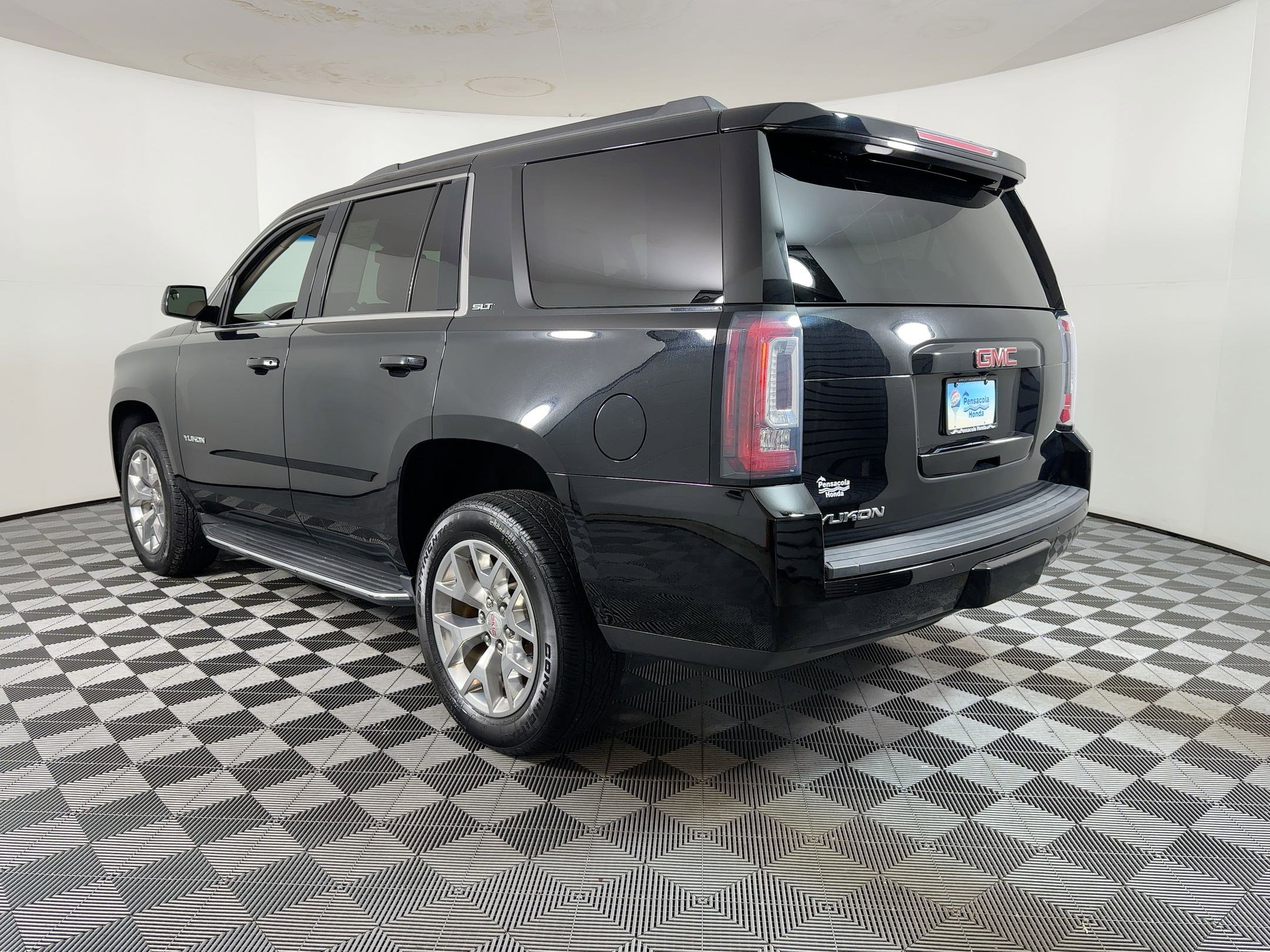 2019 Gmc Yukon SLT photo 3