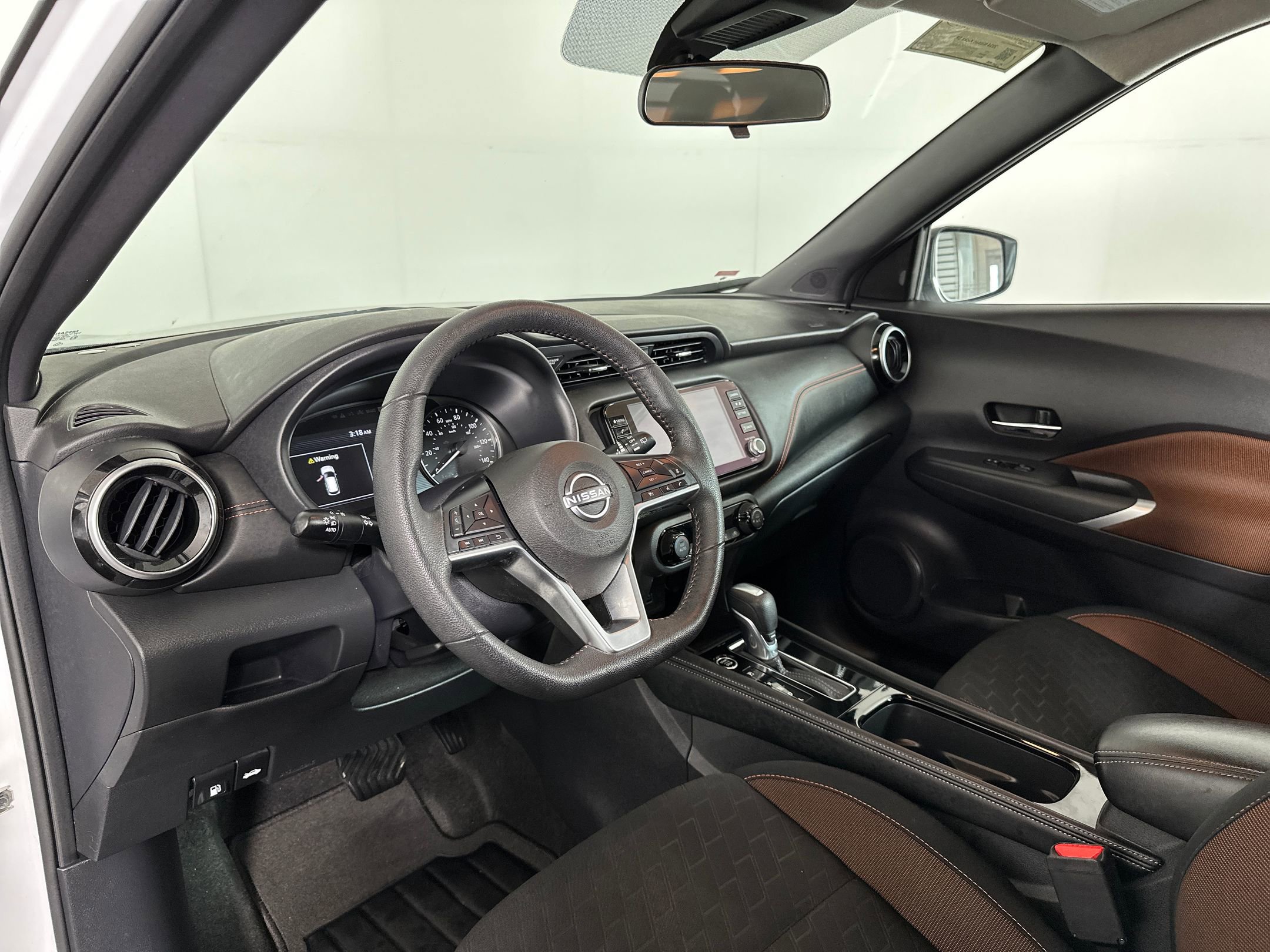 2024 Nissan Kicks SR photo 2