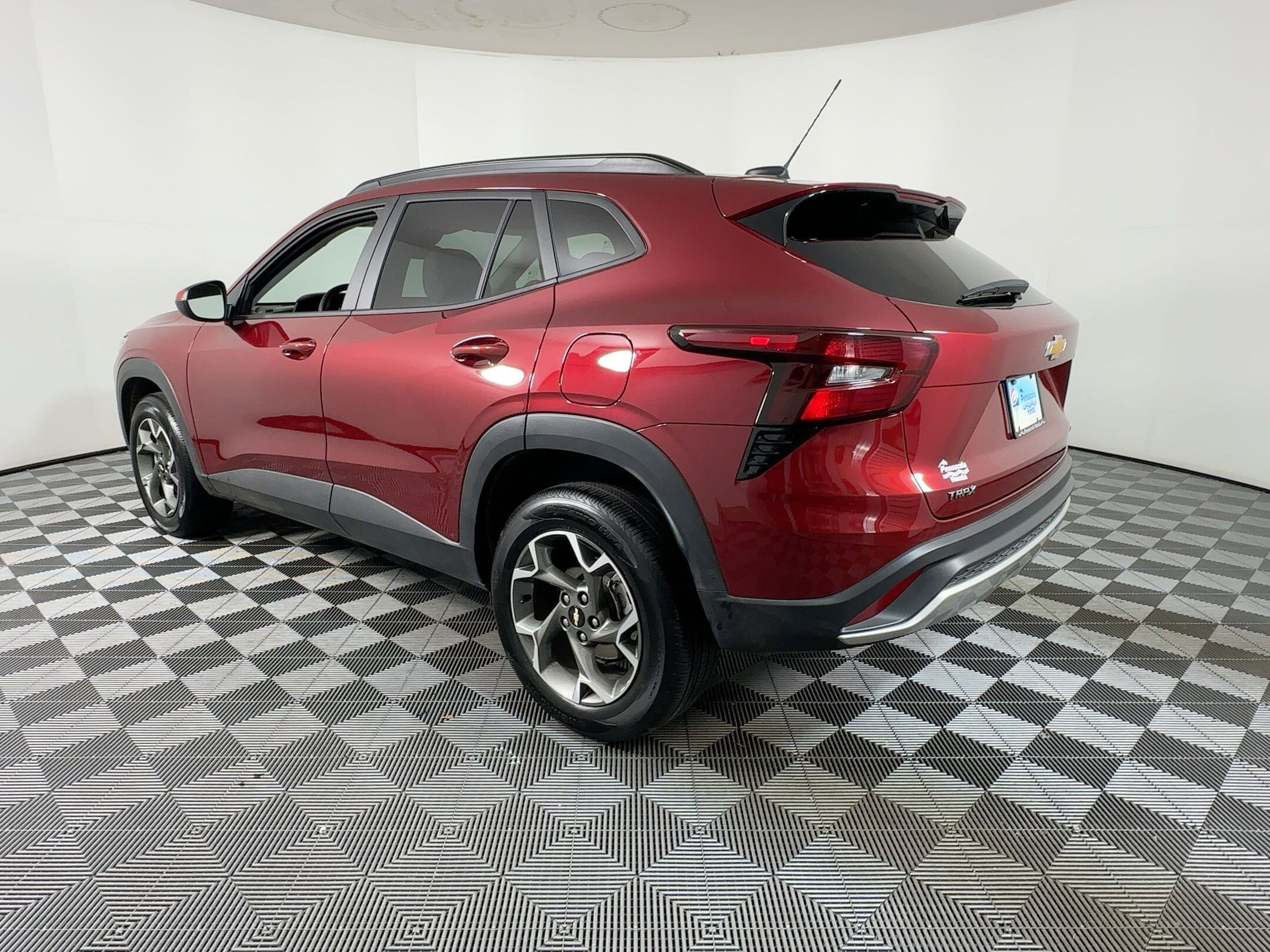 2025 Chevrolet Trax LT photo 2