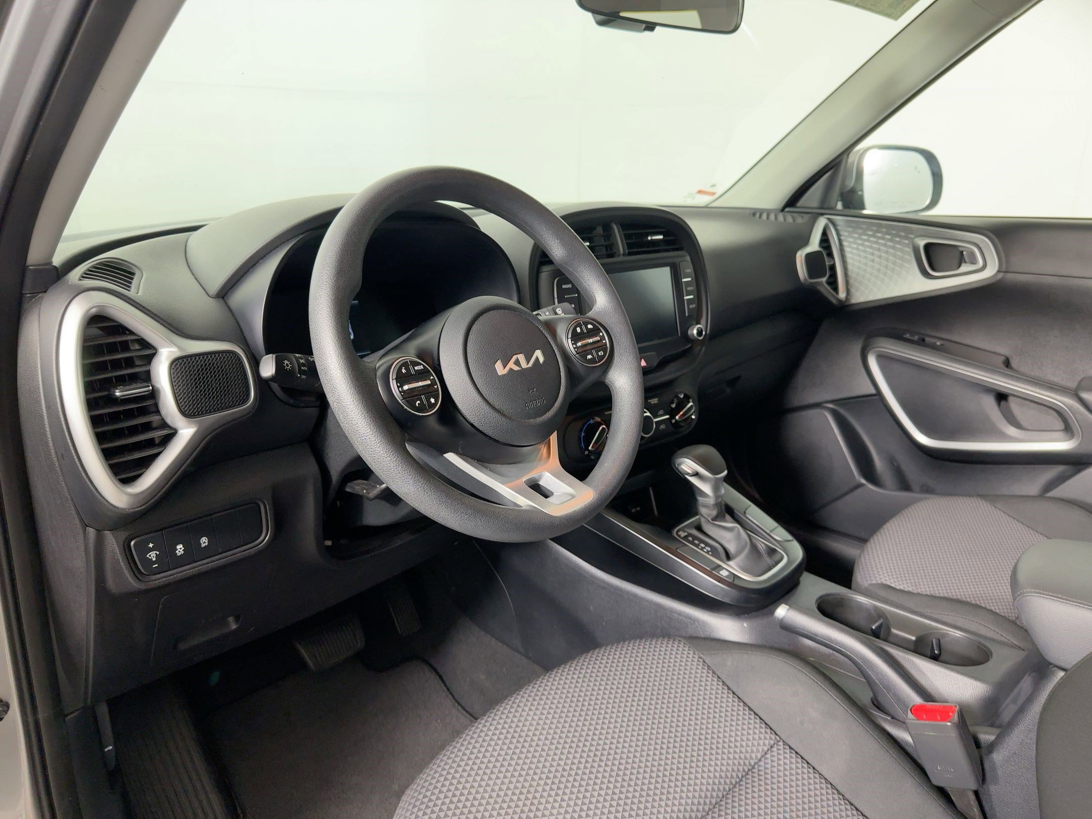 2024 Kia Soul LX photo 3