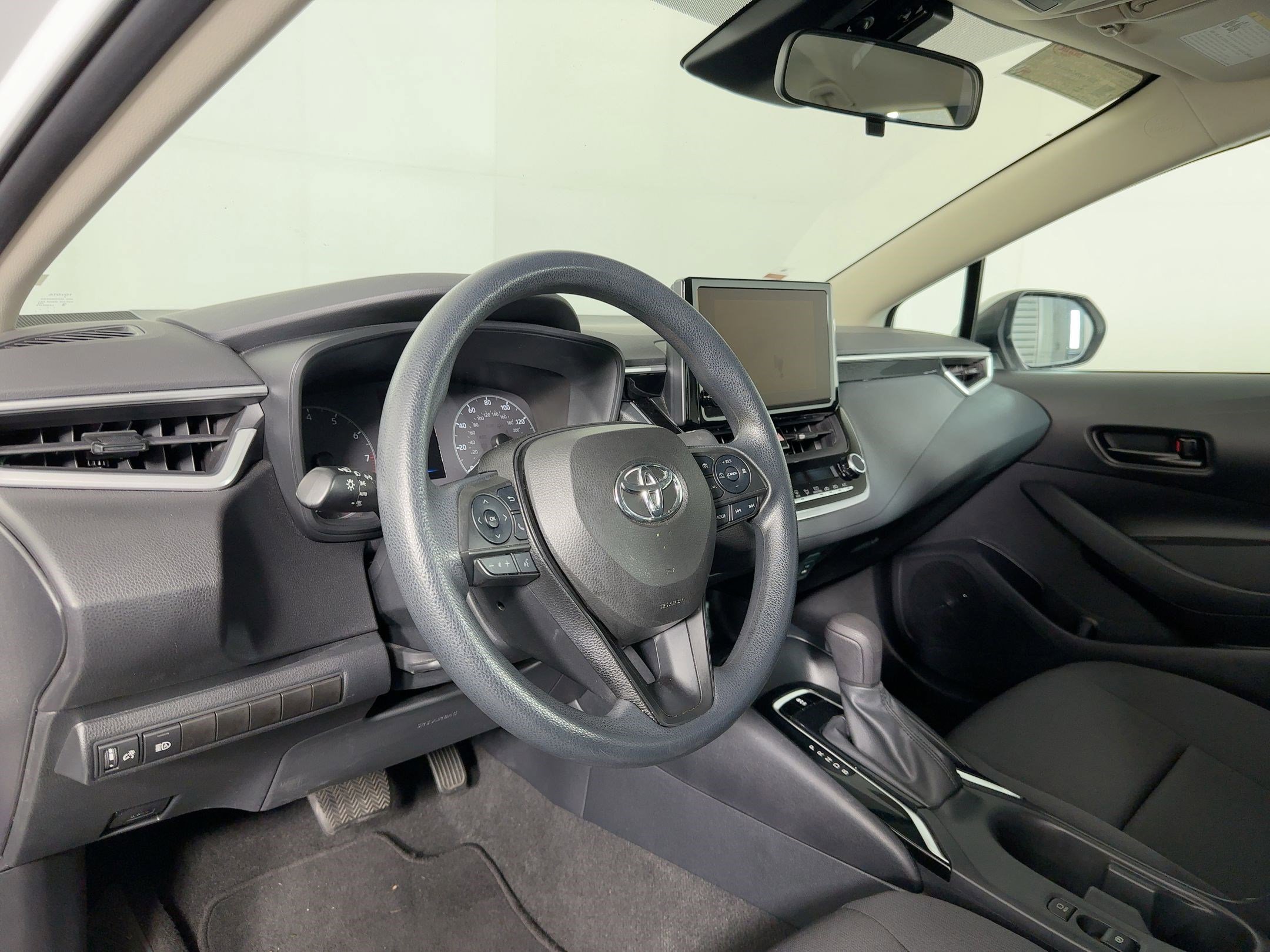 2023 Toyota Corolla LE photo 3