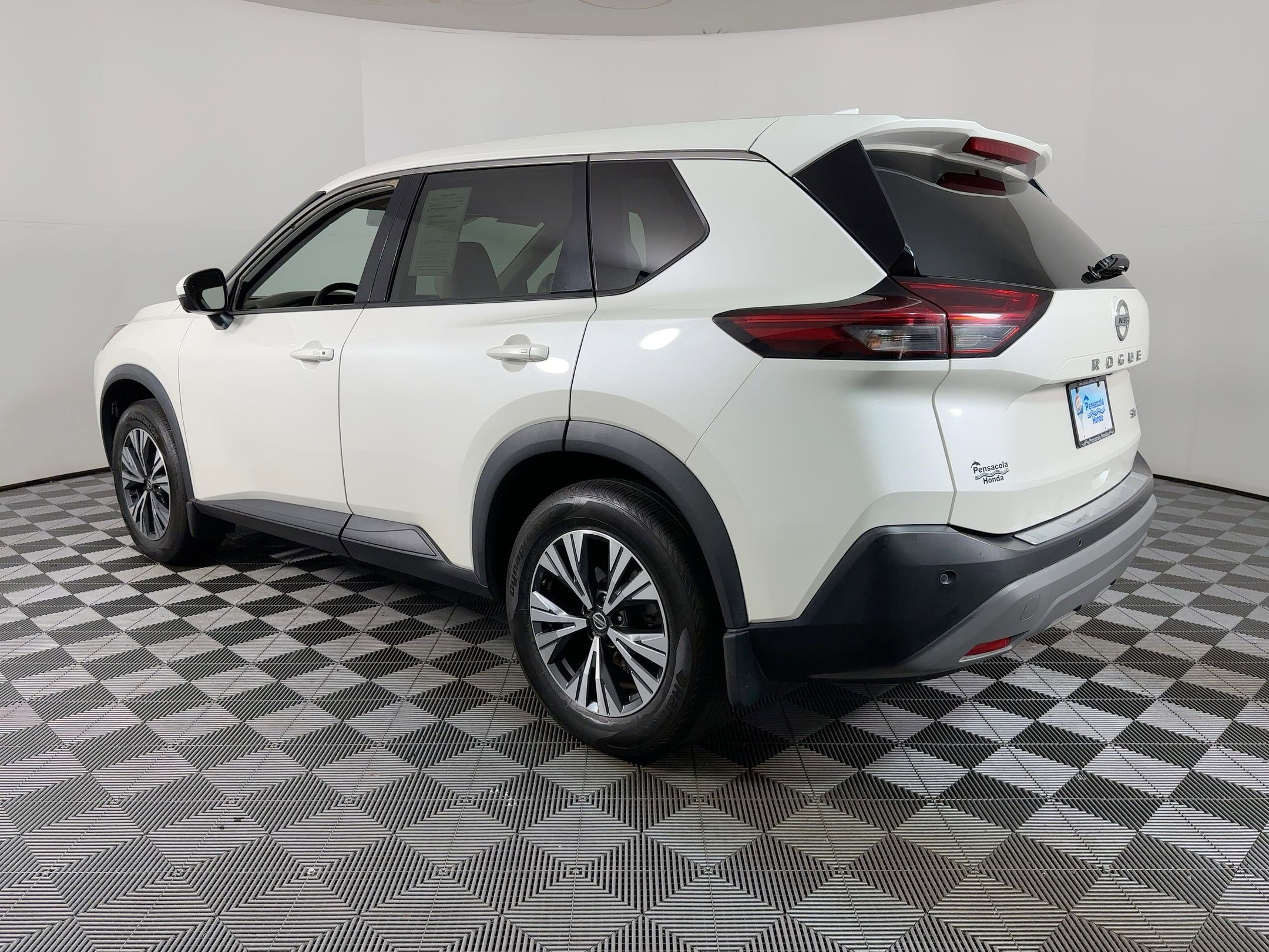 2021 Nissan Rogue SV photo 2