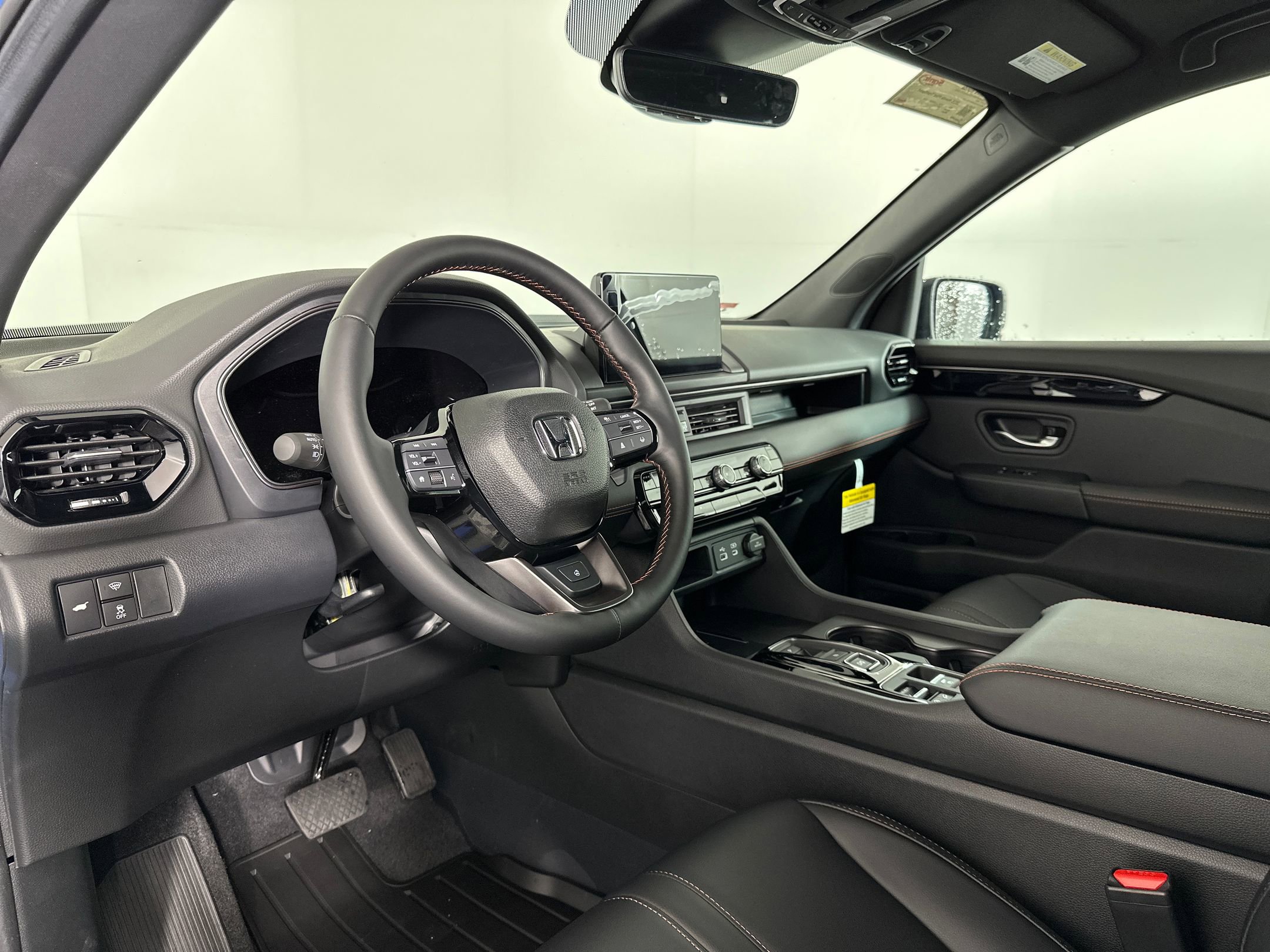 2025 Honda Pilot TrailSport photo 2