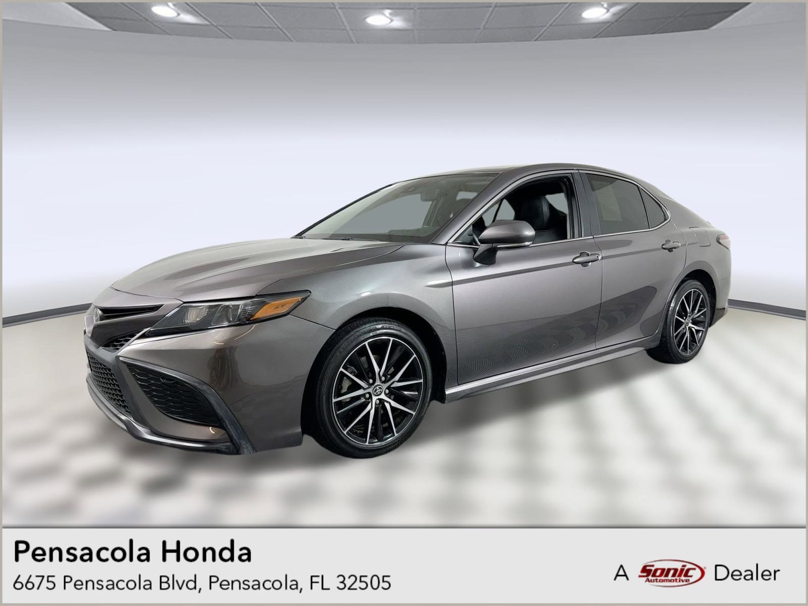 2022 Toyota Camry SE's photo